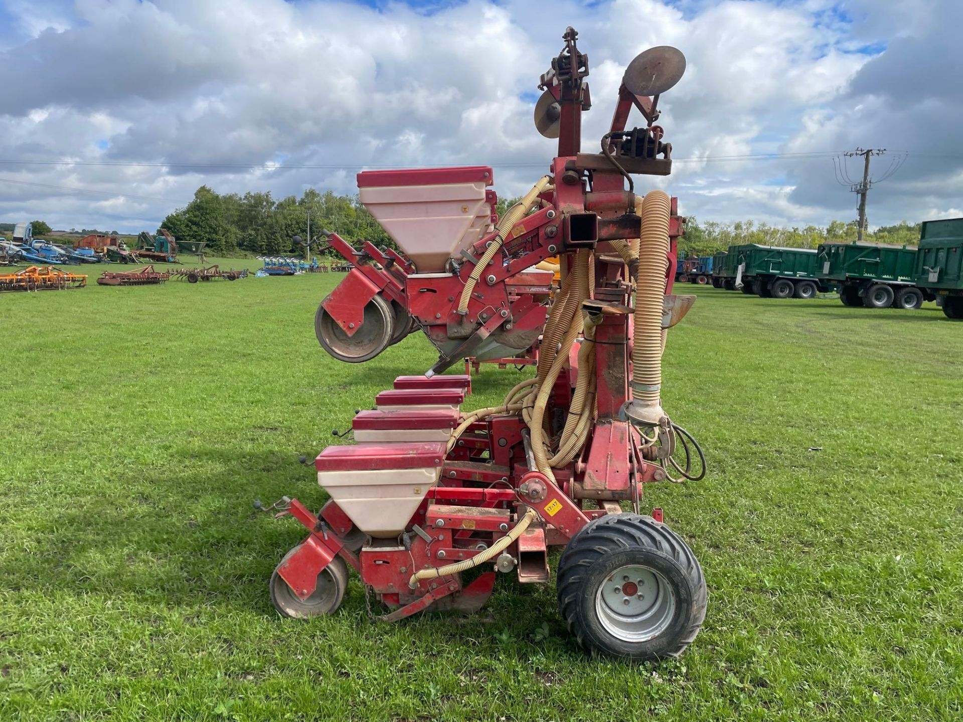 Accord Optima 8 row maize drill with bout markers and wheel track eradicators, hydraulic folding. Se - Image 3 of 14