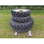 Set John Deere/New Holland 340/85R48 and 320/85R32 wheels and tyres NB: Carriers not included