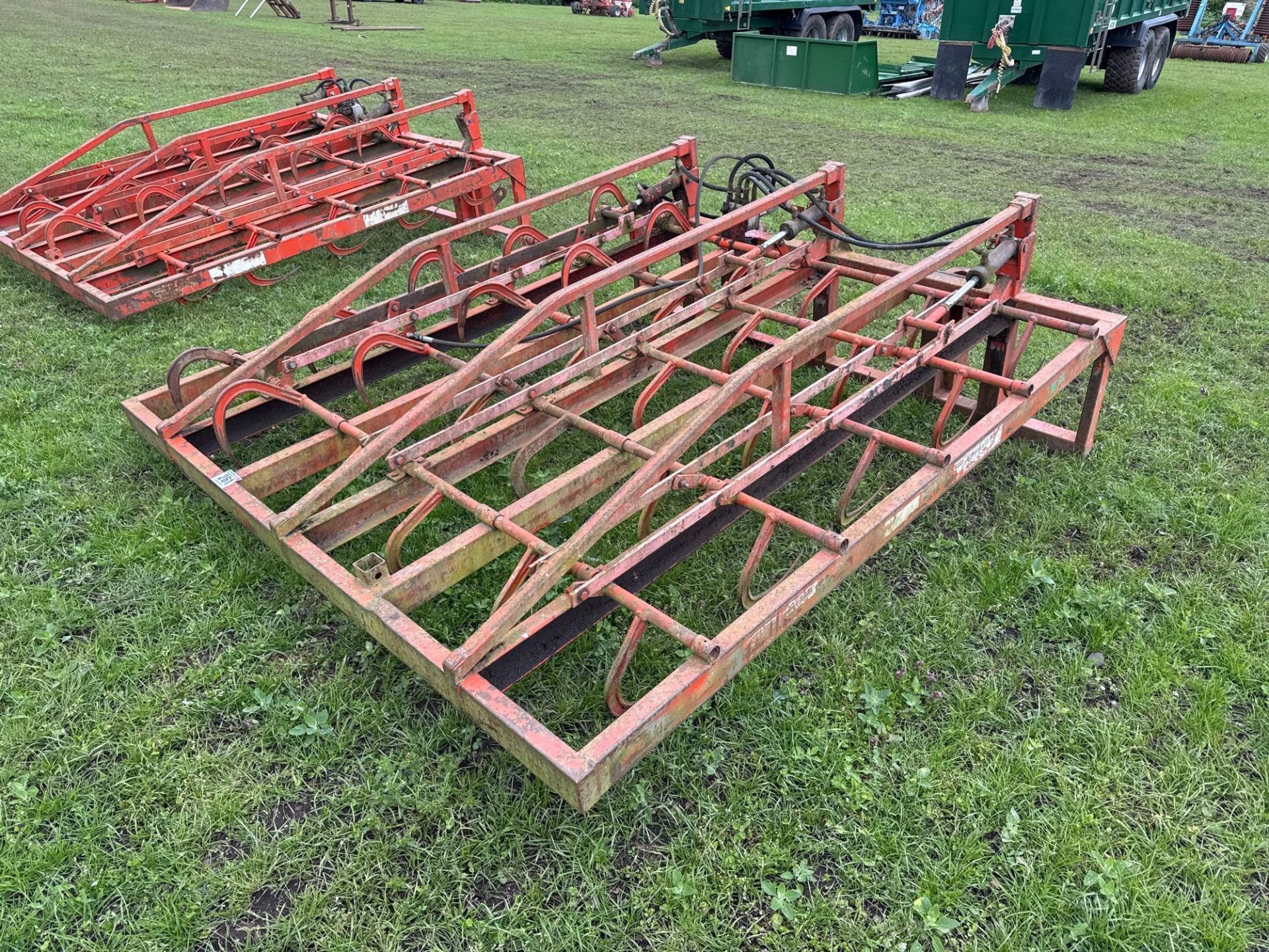 Browns twin bale grab with pin and cone attachments - Image 9 of 11
