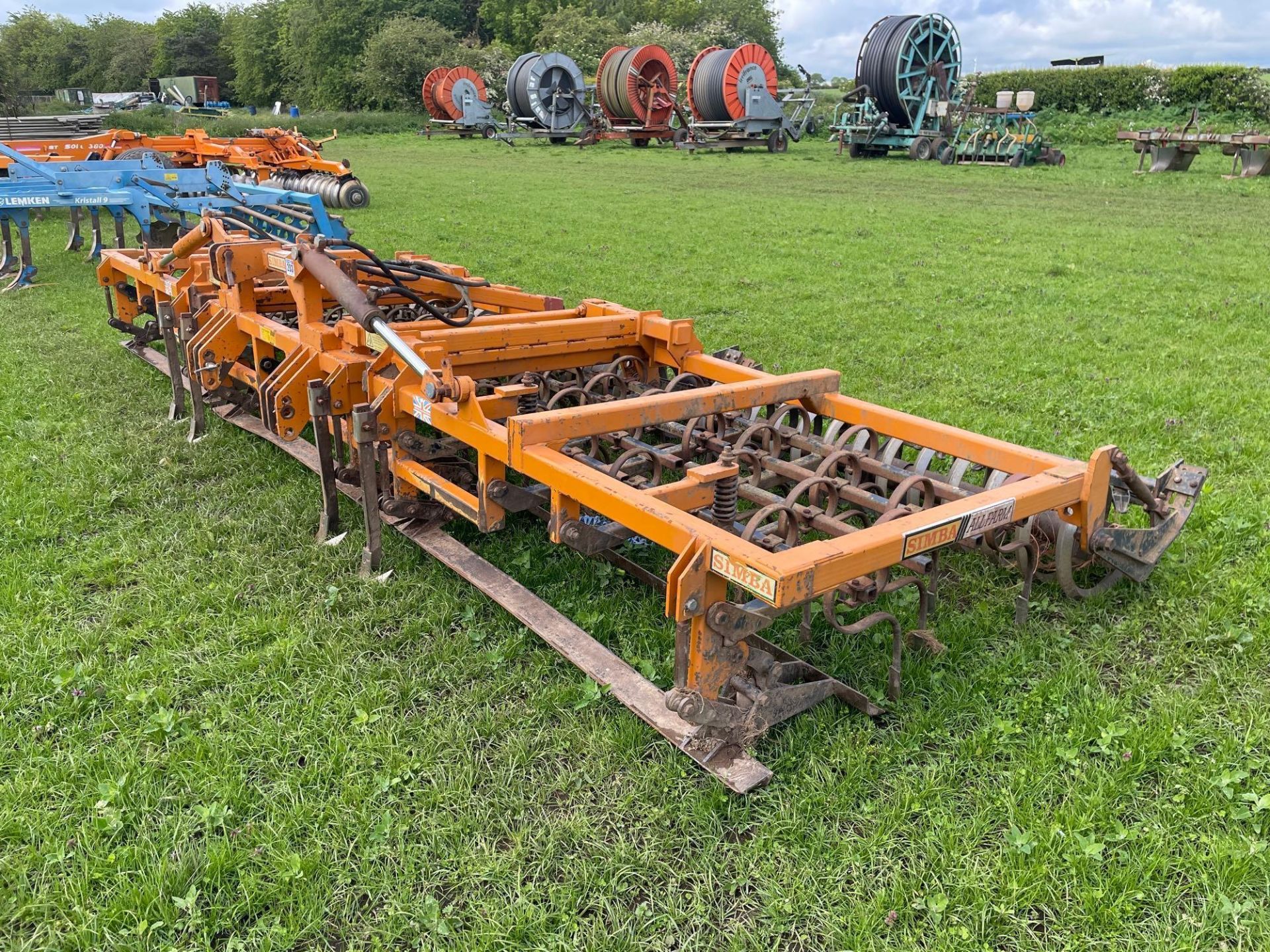 Simba Allfarm 6m spring tine cultivator, wheel track eradicators, front levelling boards, spiral rol - Image 15 of 21