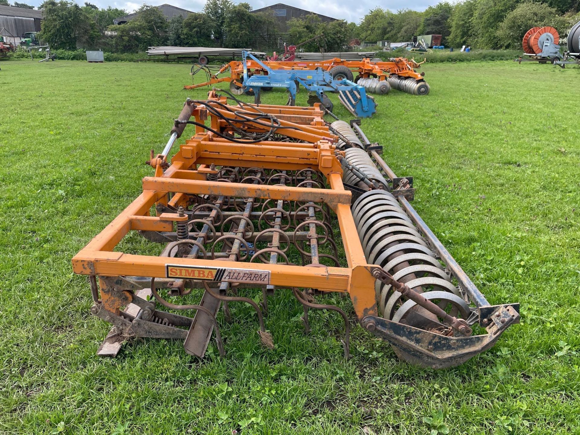 Simba Allfarm 6m spring tine cultivator, wheel track eradicators, front levelling boards, spiral rol - Image 14 of 21