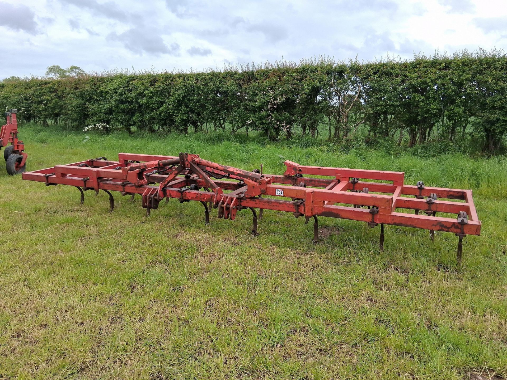 Massey Ferguson 23 springtine cultivator, hydraulic folding