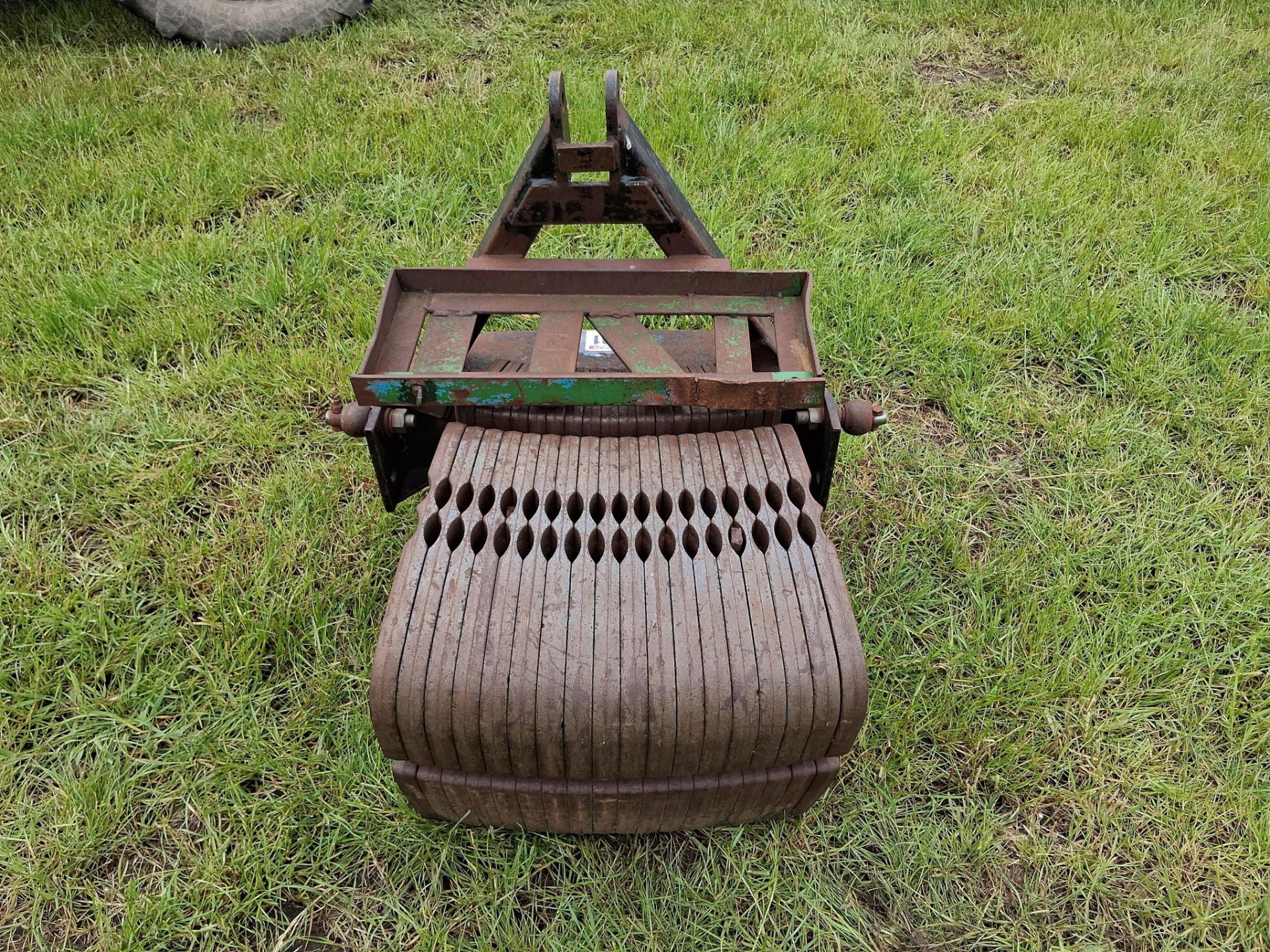 New Holland 1t set front weights with linkage - Image 3 of 3