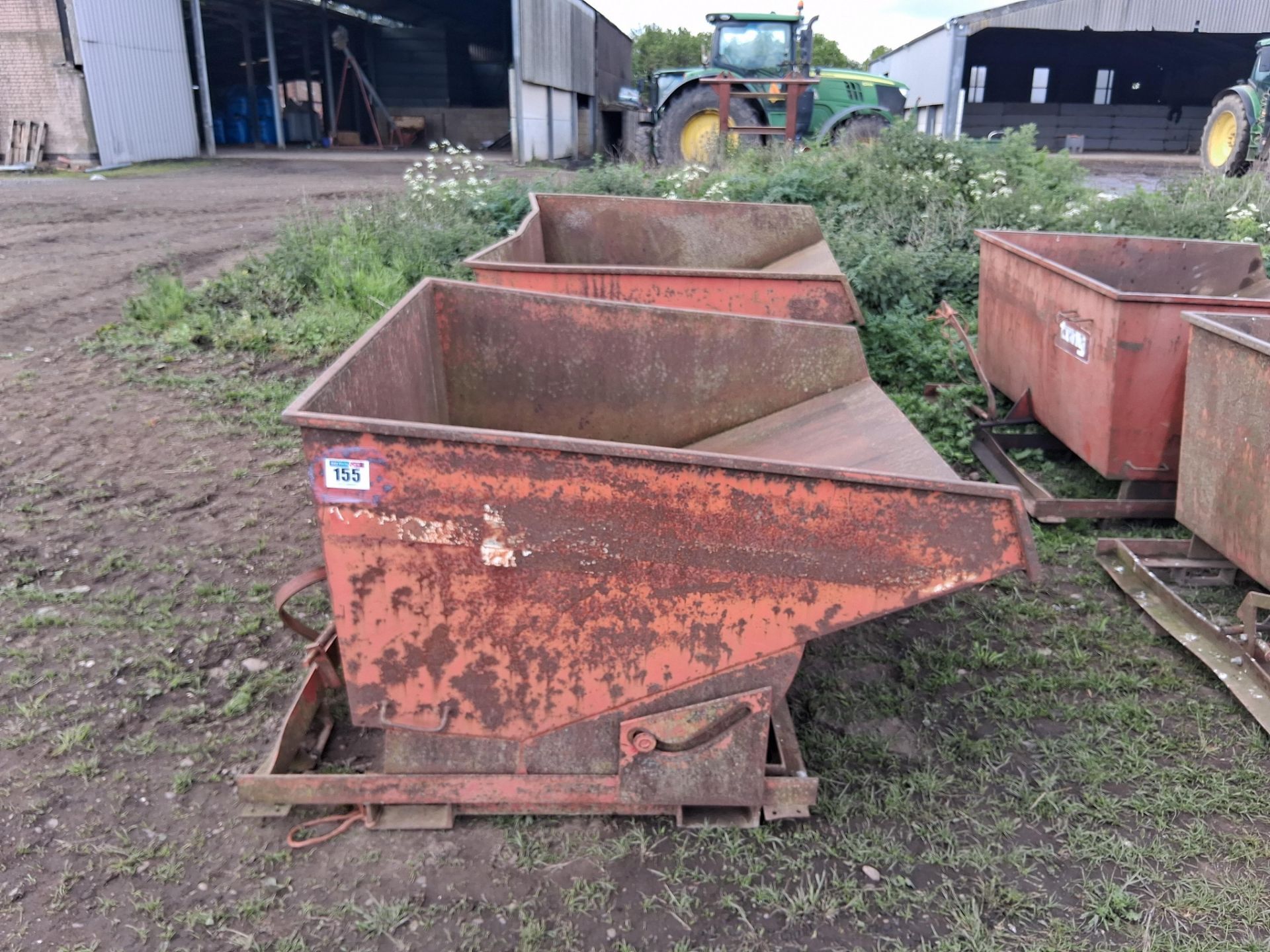 2No Tong manual tipping skips, tine mounted