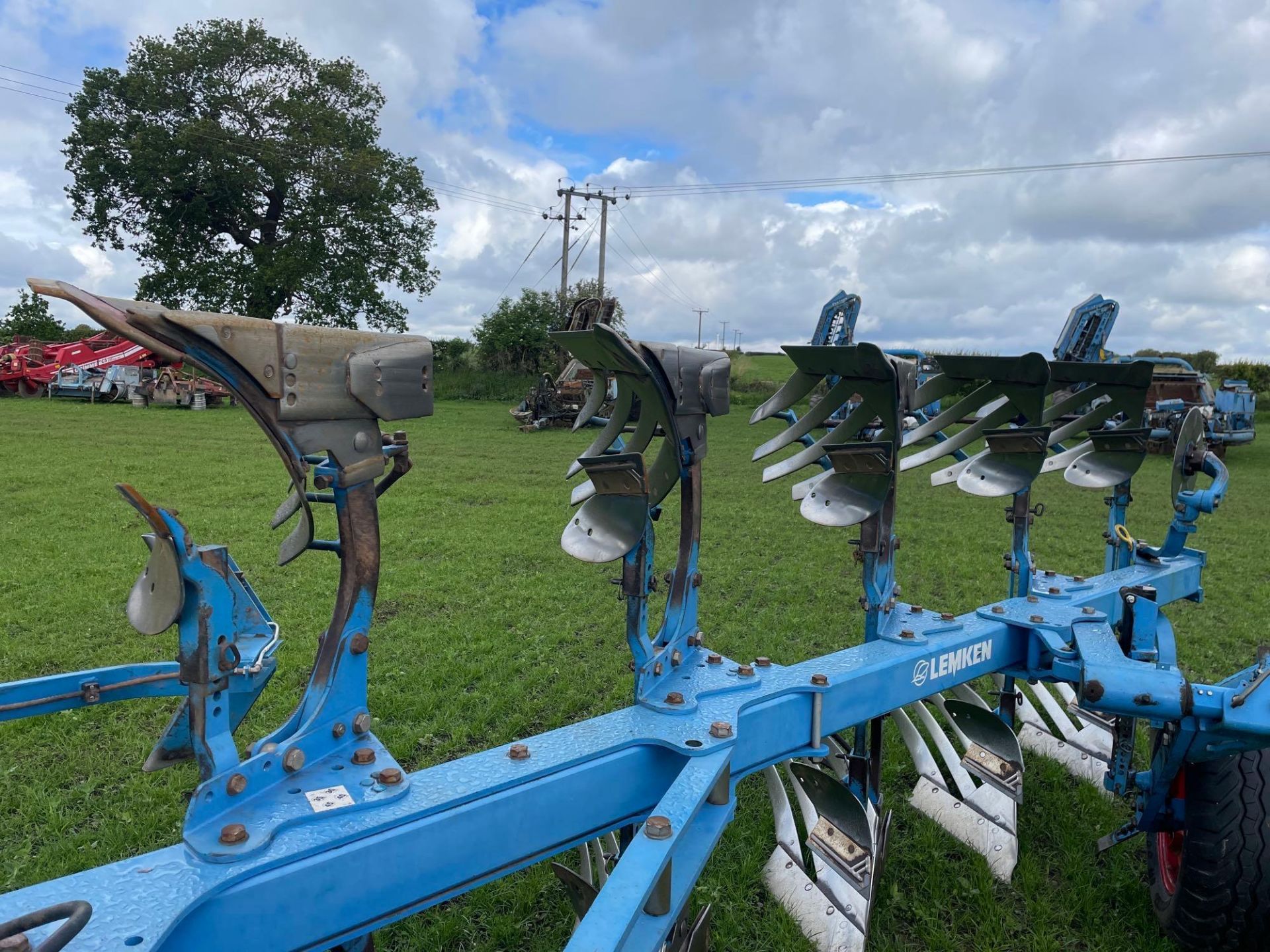 2020 Lemken Juwel 8 6 furrow reversible plough, on-land, slatted mouldboards with skimmers, and pres - Image 40 of 42