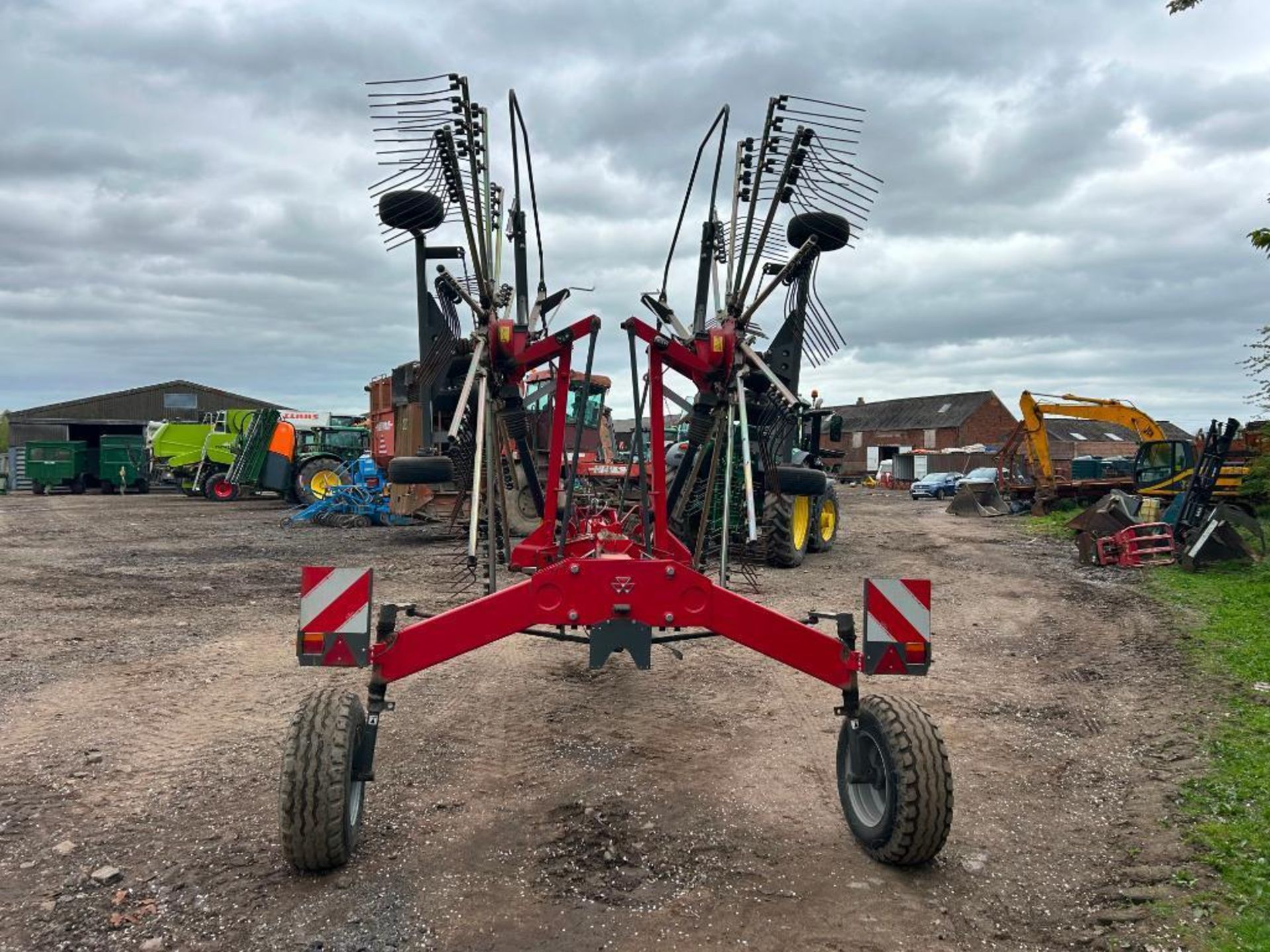 2020 Massey Ferguson RK802 TRC twin rotor rake, trailed. Serial No: WAMTYGRBJLG025040 - Image 7 of 24