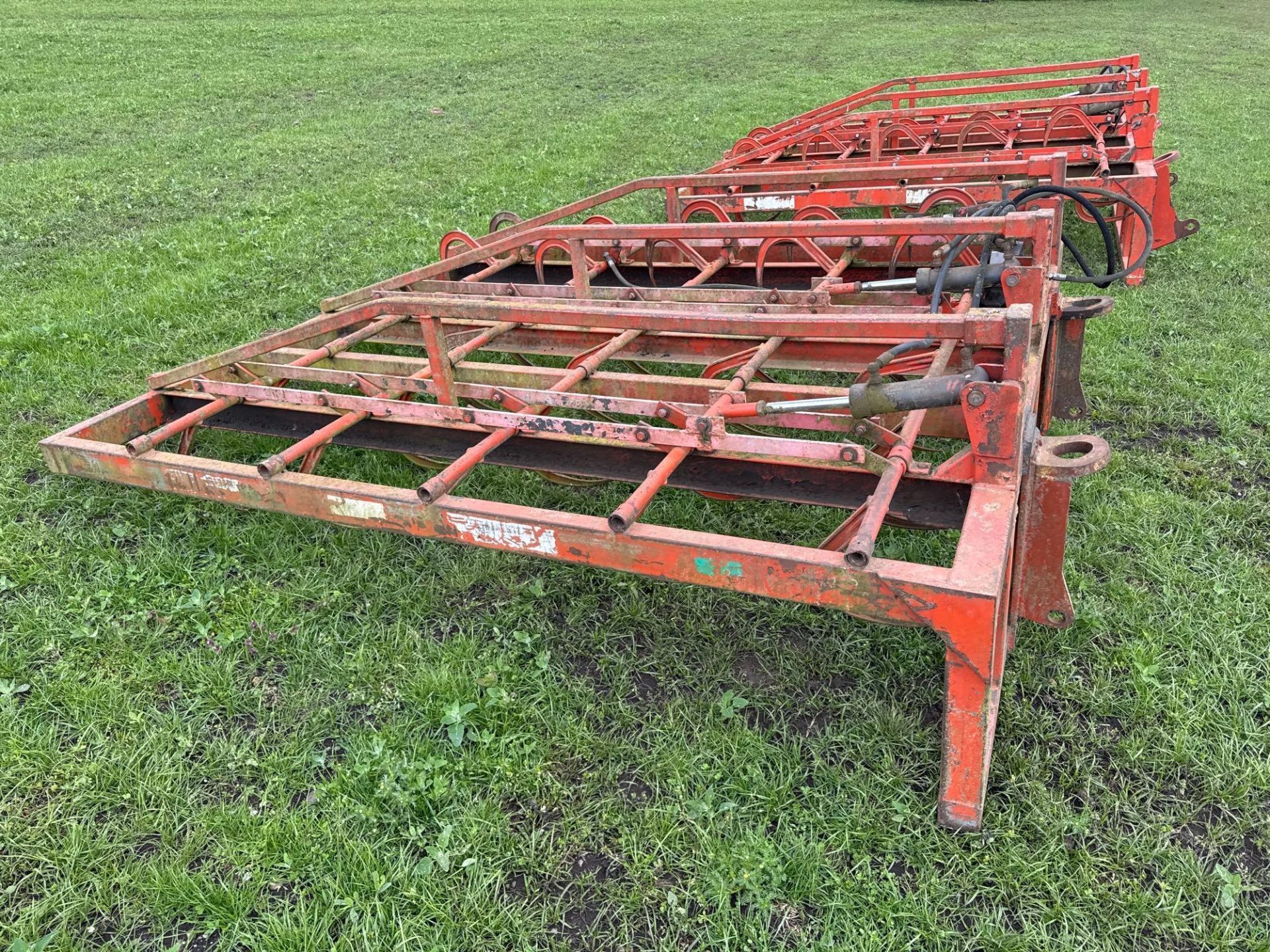 Browns twin bale grab with pin and cone attachments - Image 7 of 11