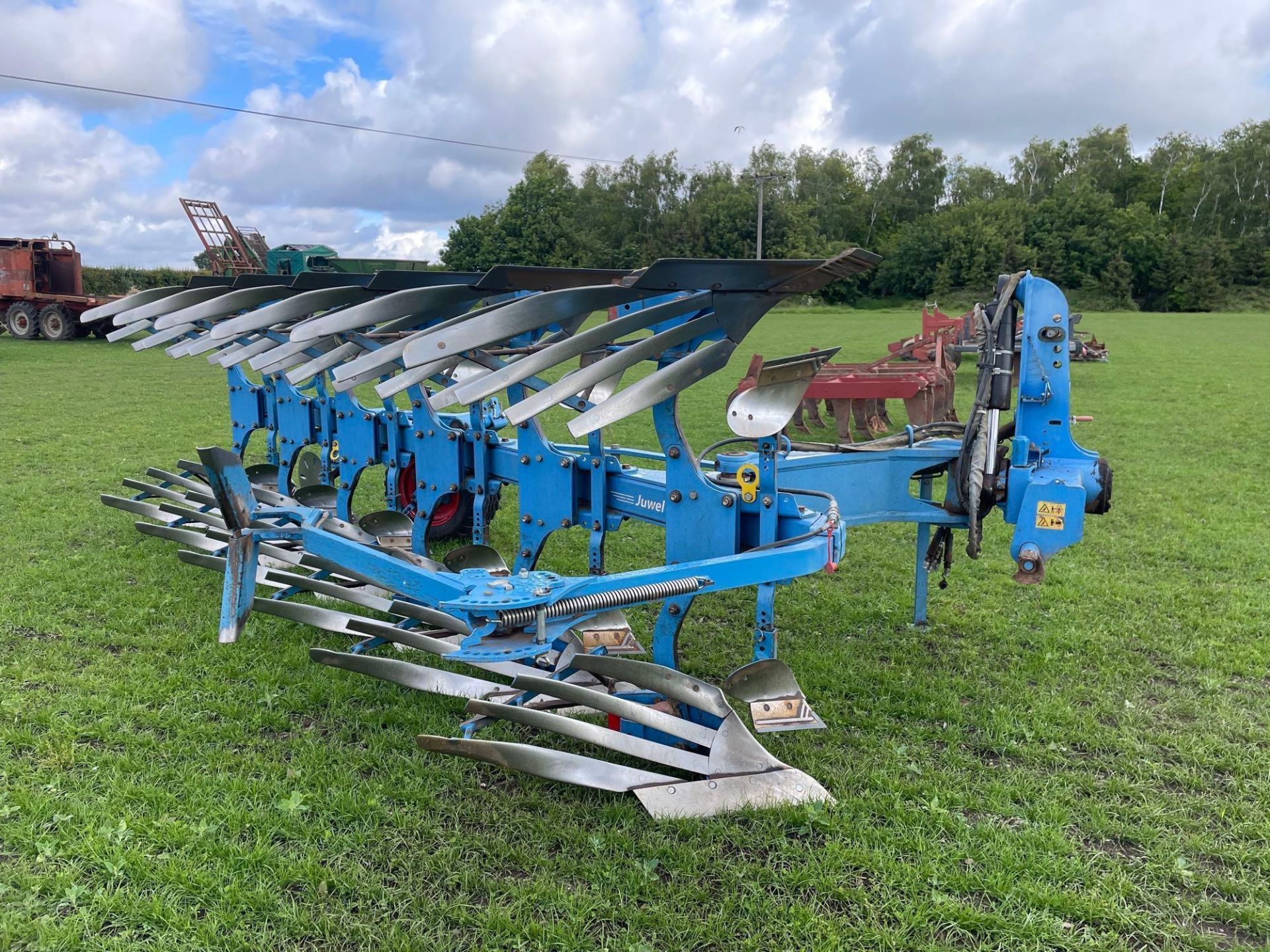 2020 Lemken Juwel 8 6 furrow reversible plough, on-land, slatted mouldboards with skimmers, and pres - Image 21 of 42