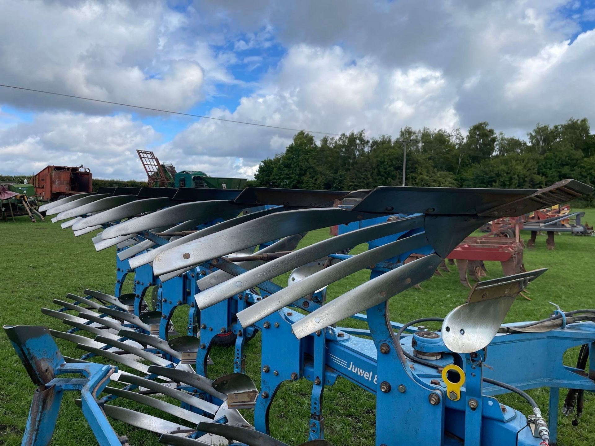 2020 Lemken Juwel 8 6 furrow reversible plough, on-land, slatted mouldboards with skimmers, and pres - Image 37 of 42