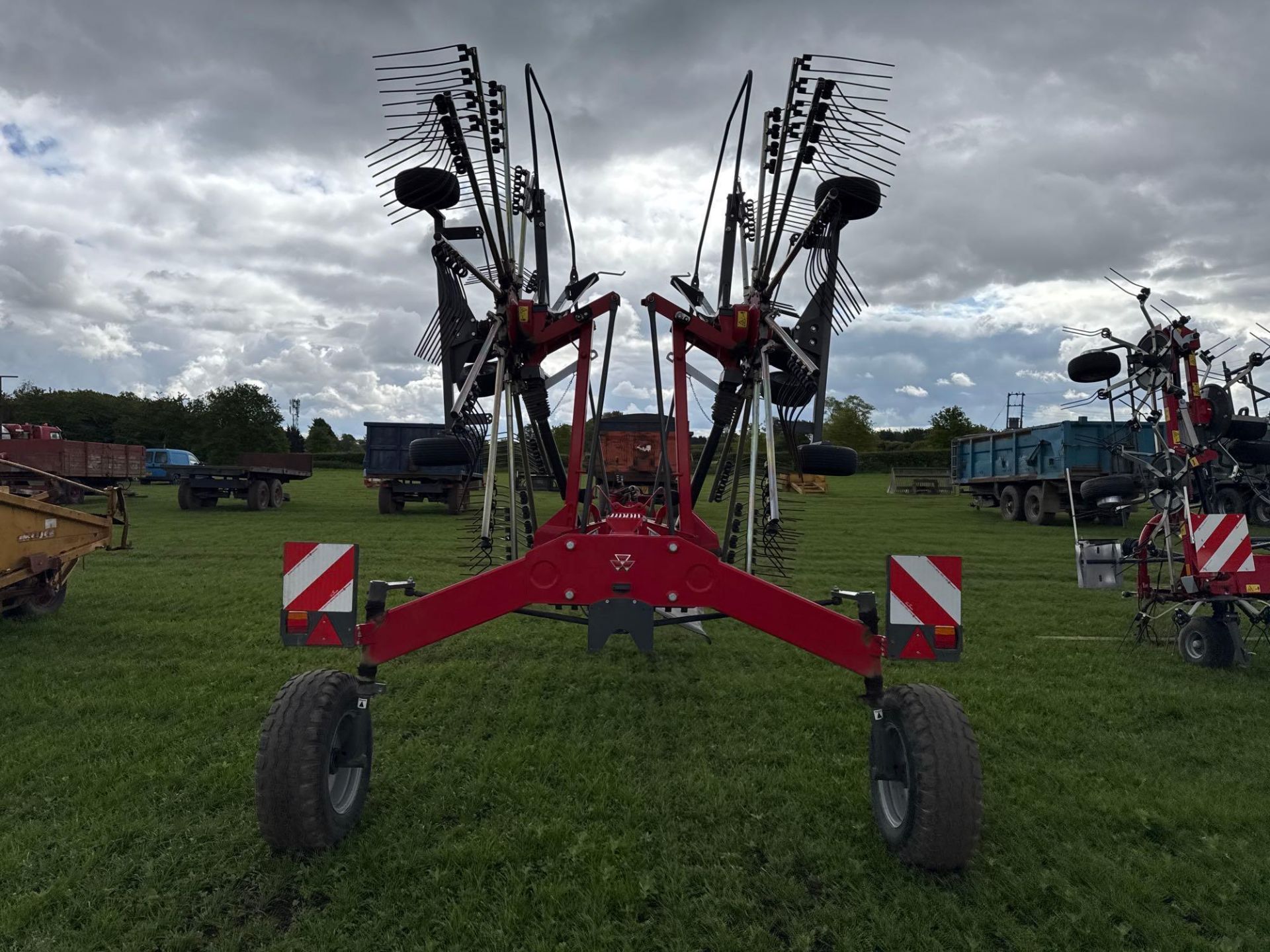 2020 Massey Ferguson RK802 TRC twin rotor rake, trailed. Serial No: WAMTYGRBJLG025040 - Image 17 of 24