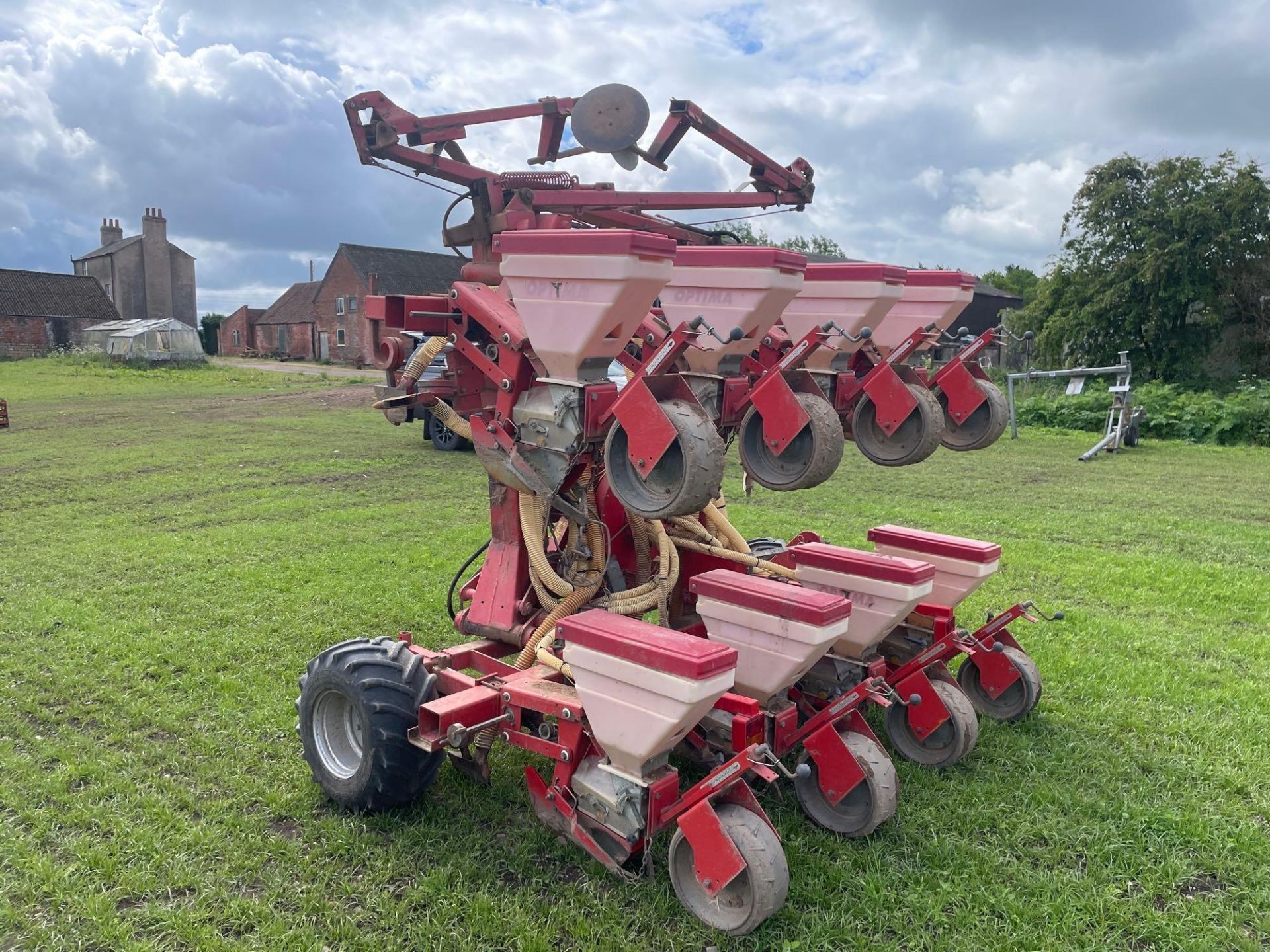 Accord Optima 8 row maize drill with bout markers and wheel track eradicators, hydraulic folding. Se - Image 9 of 14