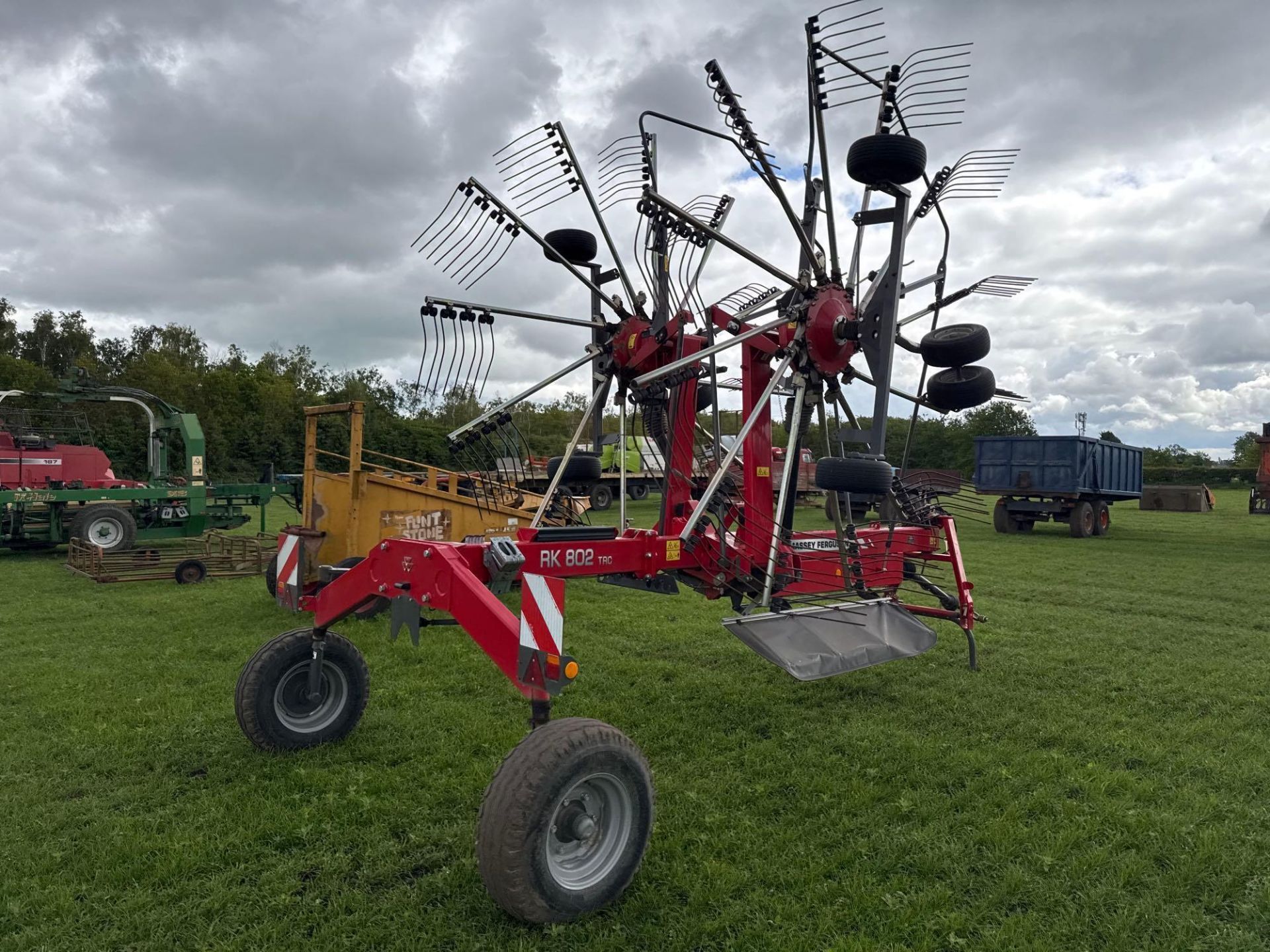 2020 Massey Ferguson RK802 TRC twin rotor rake, trailed. Serial No: WAMTYGRBJLG025040 - Image 15 of 24
