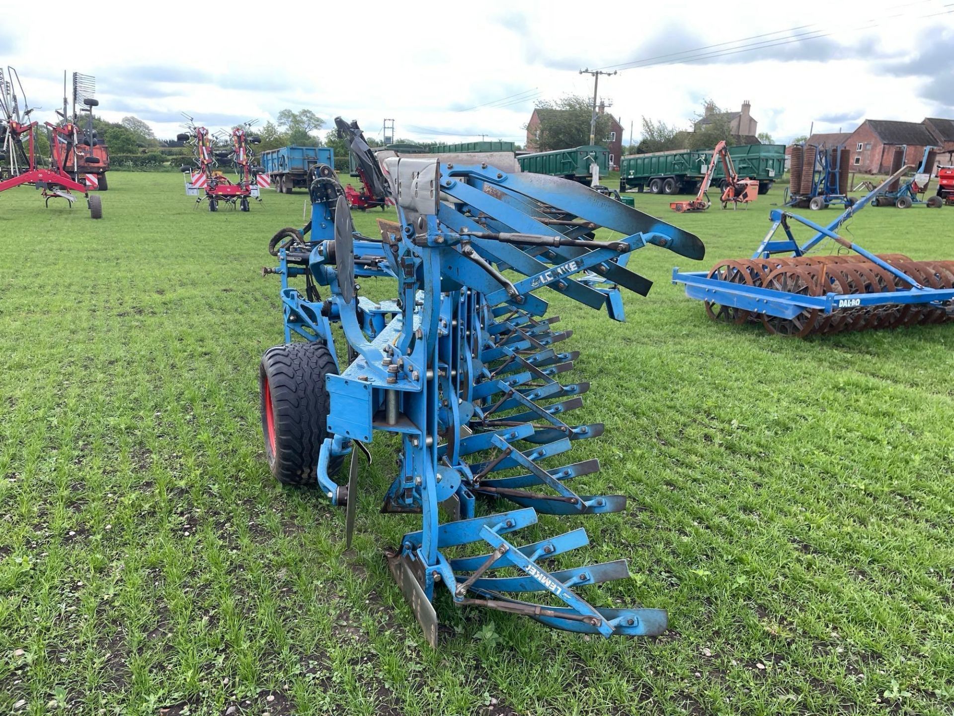 2020 Lemken Juwel 8 6 furrow reversible plough, on-land, slatted mouldboards with skimmers, and pres - Image 28 of 42