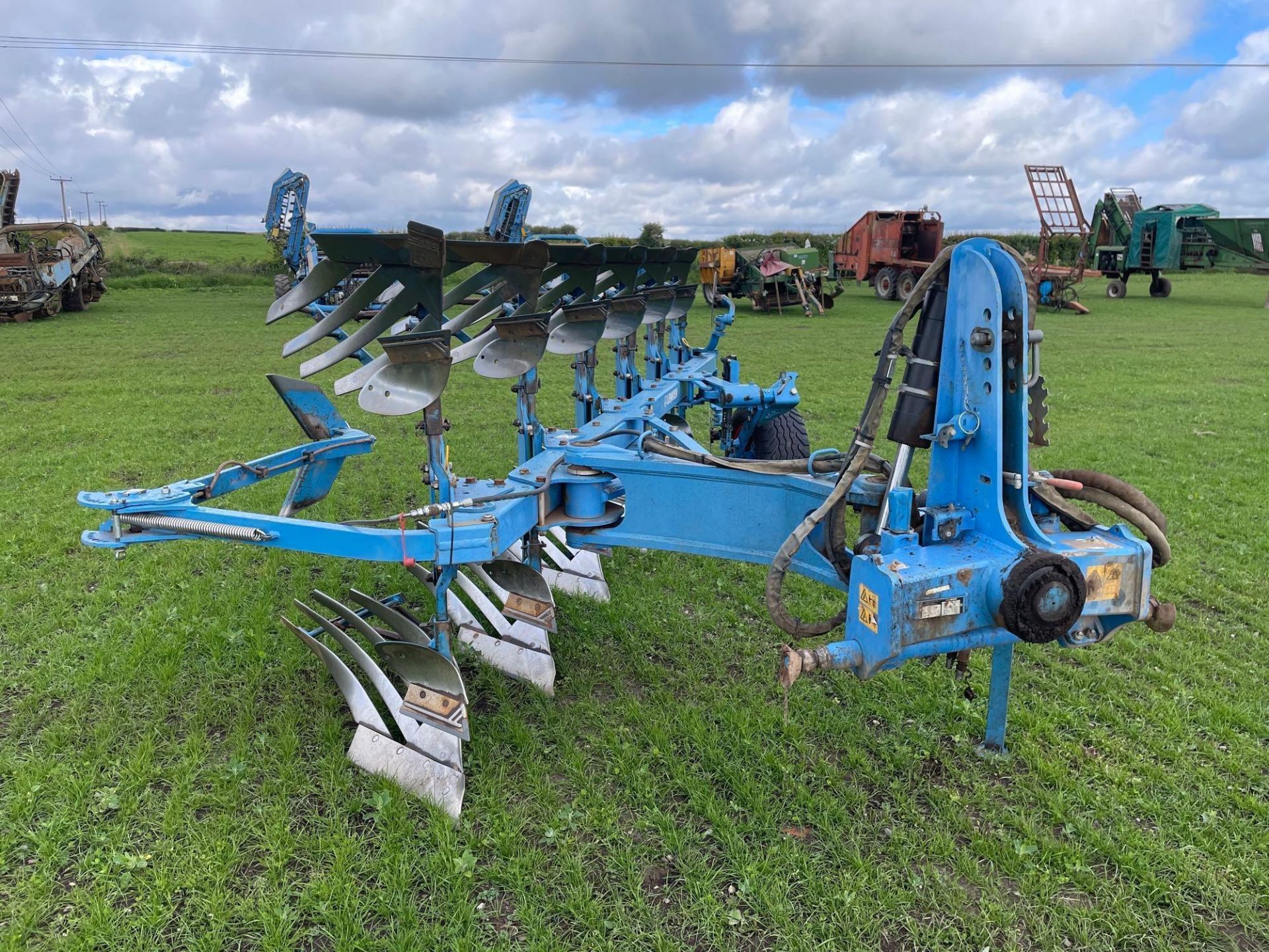 2020 Lemken Juwel 8 6 furrow reversible plough, on-land, slatted mouldboards with skimmers, and pres - Image 18 of 42