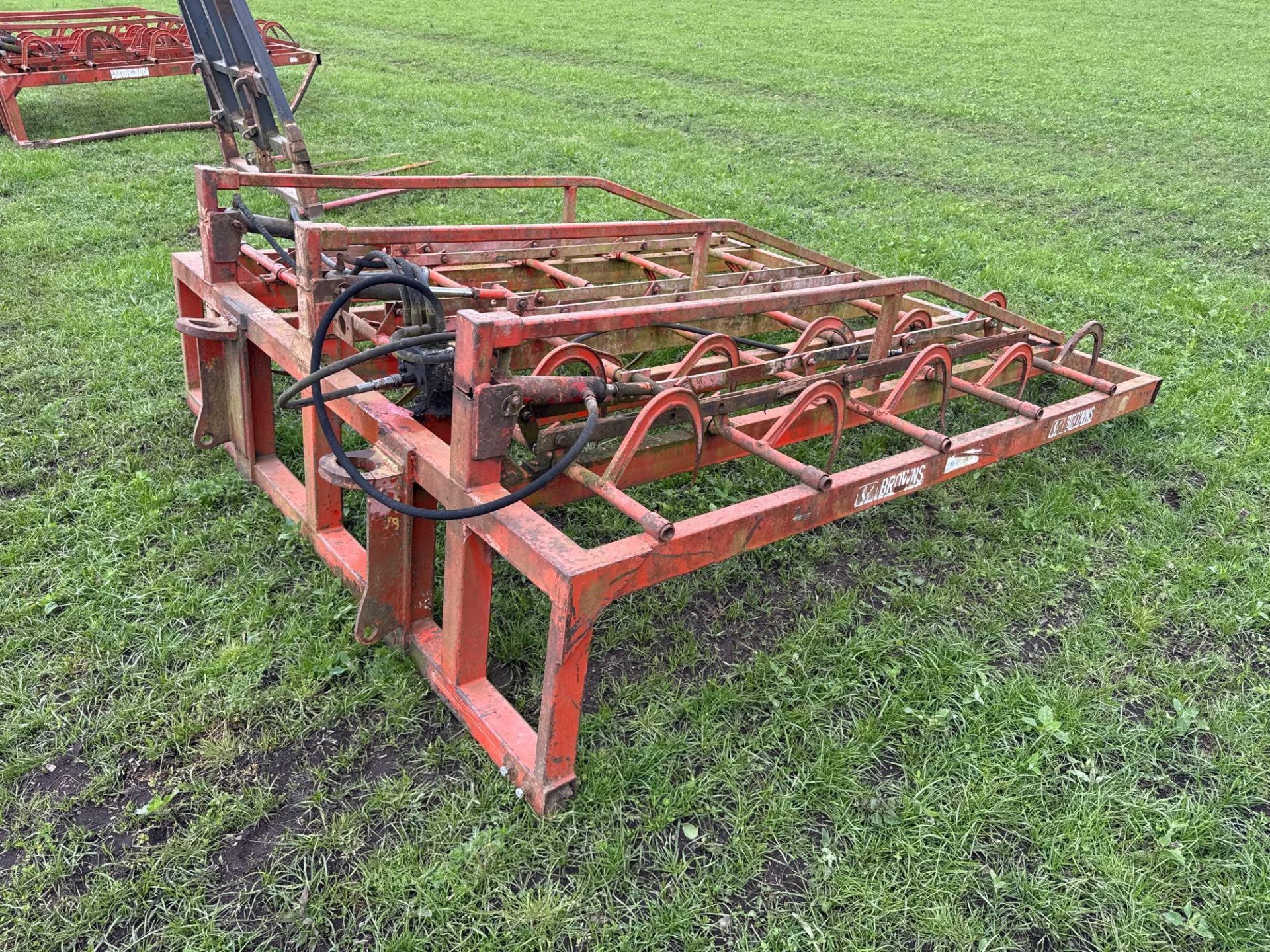Browns twin bale grab with pin and cone attachments - Image 3 of 11