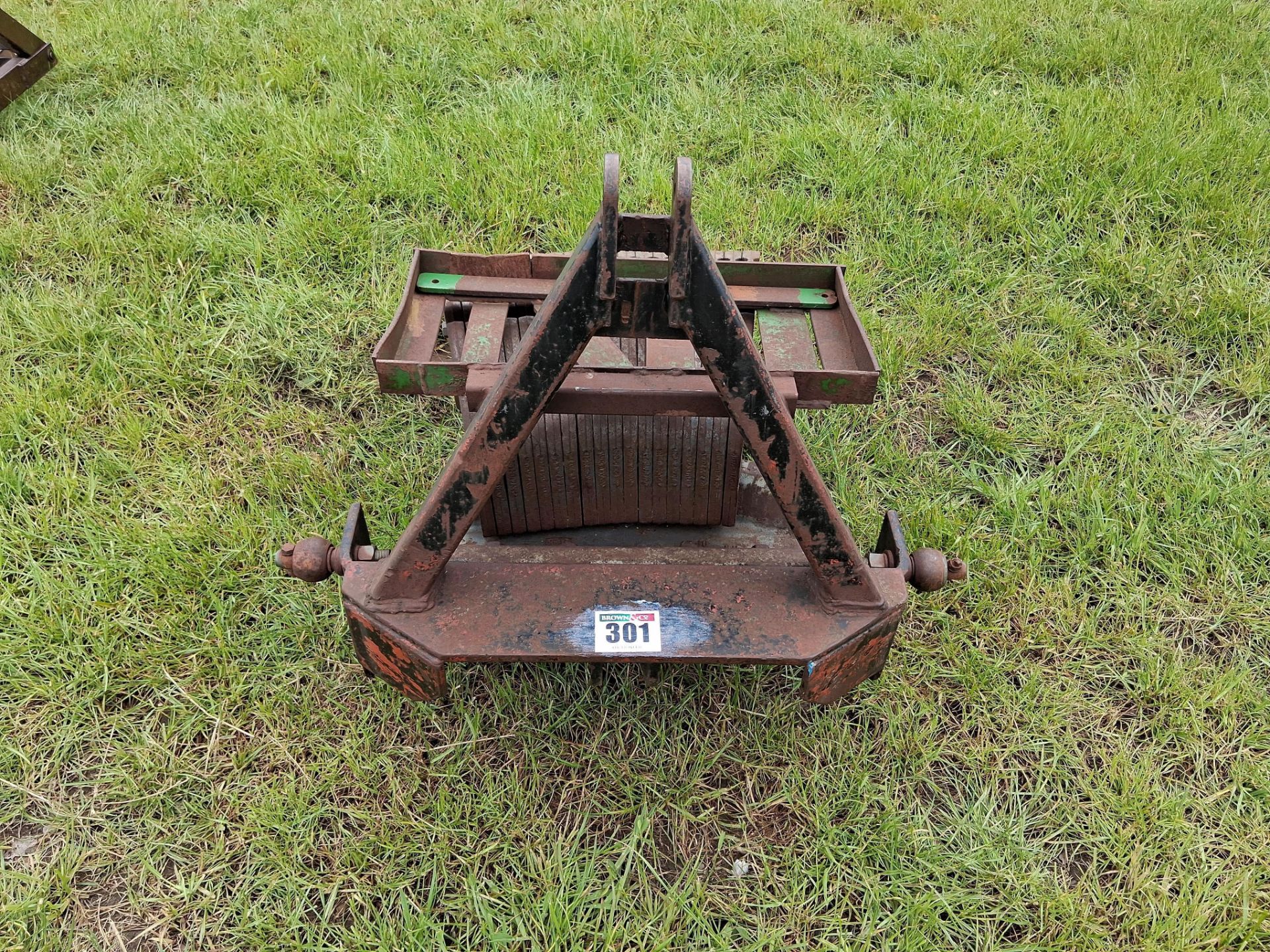 New Holland 1t set front weights with linkage