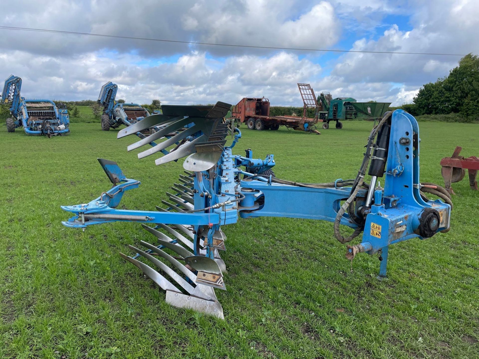 2020 Lemken Juwel 8 6 furrow reversible plough, on-land, slatted mouldboards with skimmers, and pres - Image 19 of 42