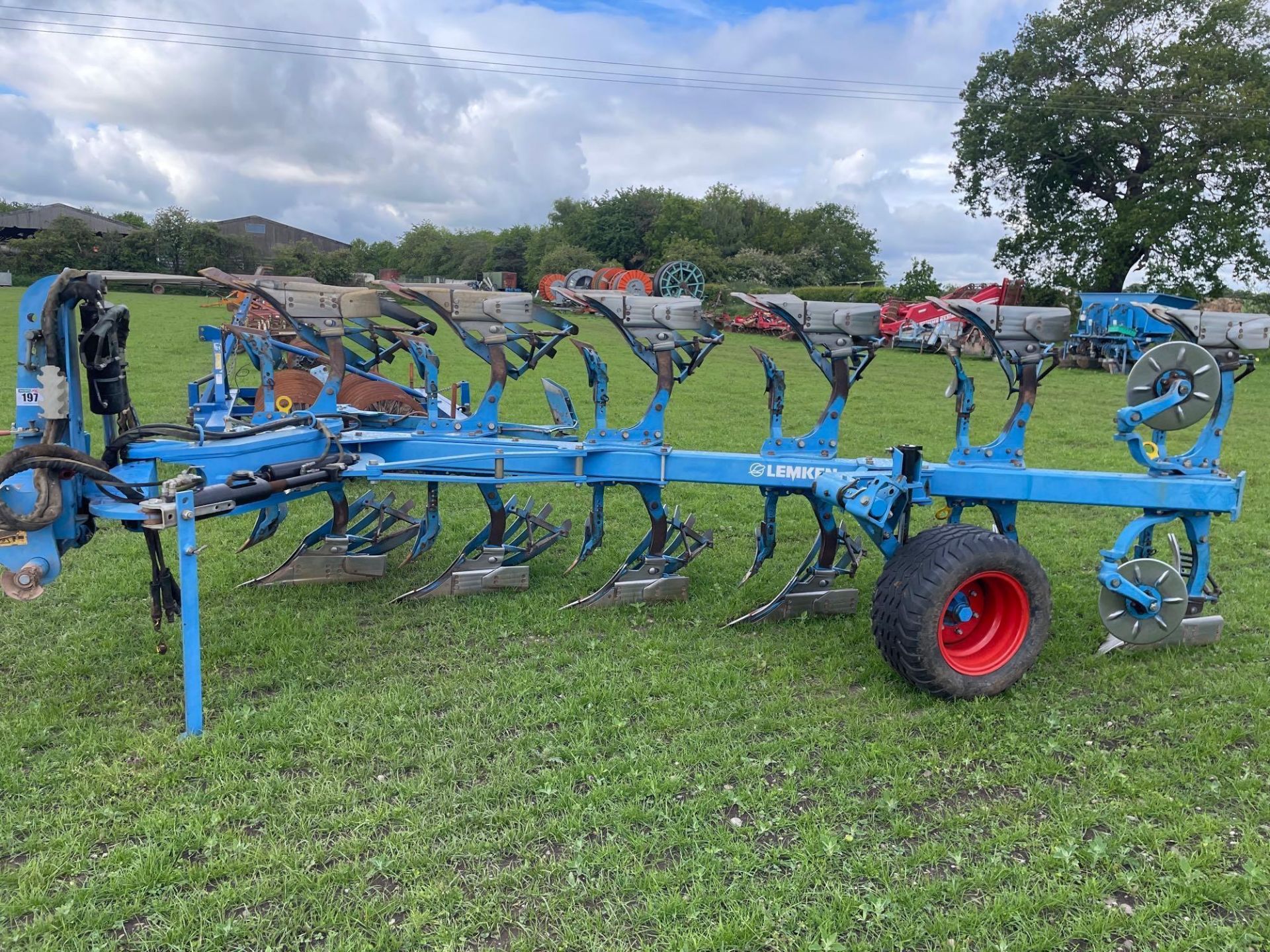 2020 Lemken Juwel 8 6 furrow reversible plough, on-land, slatted mouldboards with skimmers, and pres - Image 32 of 42