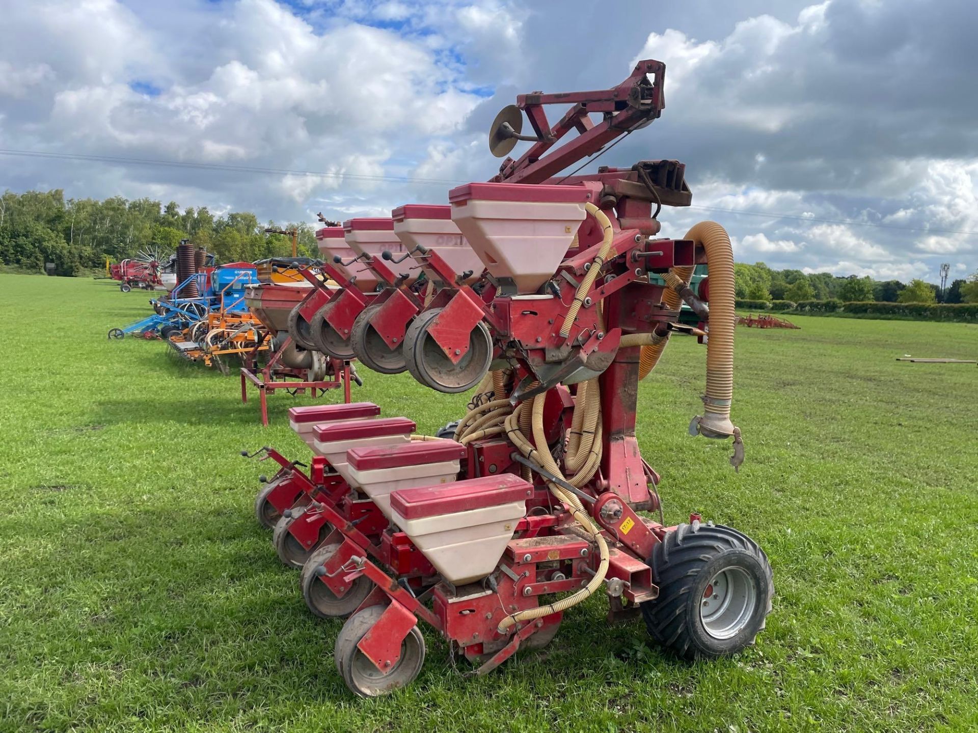 Accord Optima 8 row maize drill with bout markers and wheel track eradicators, hydraulic folding. Se - Image 4 of 14