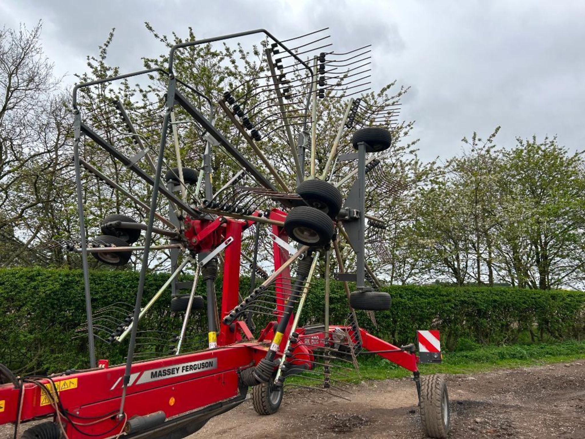 2020 Massey Ferguson RK802 TRC twin rotor rake, trailed. Serial No: WAMTYGRBJLG025040 - Image 9 of 24