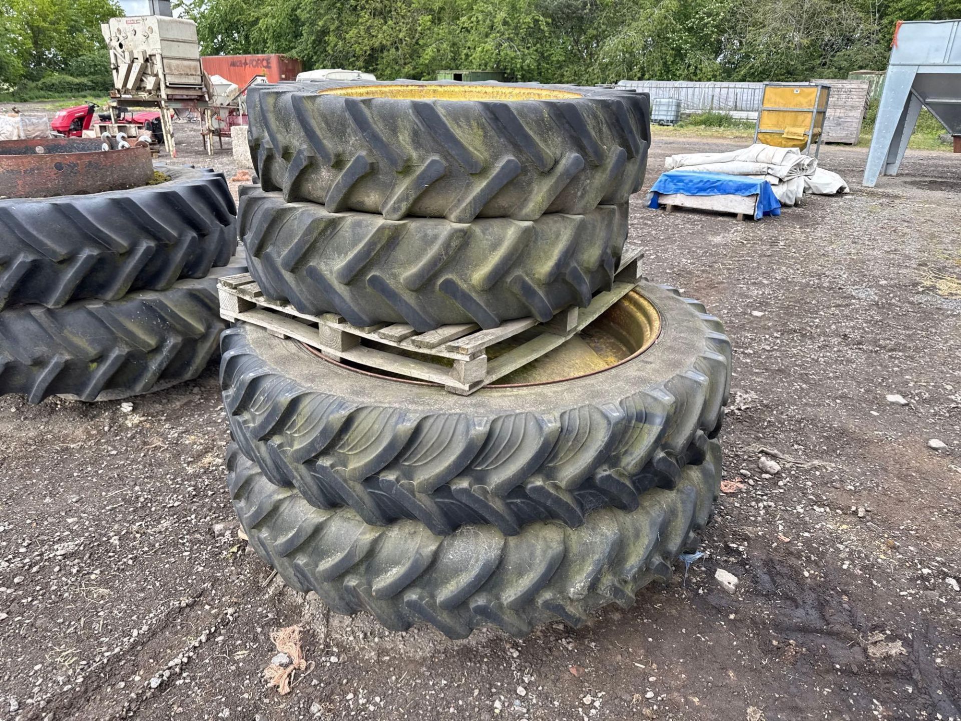 Set Alliance 12.4R32 front and Taurus 13.6R48 rear row crop wheels and tyres with John Deere centres - Image 5 of 6