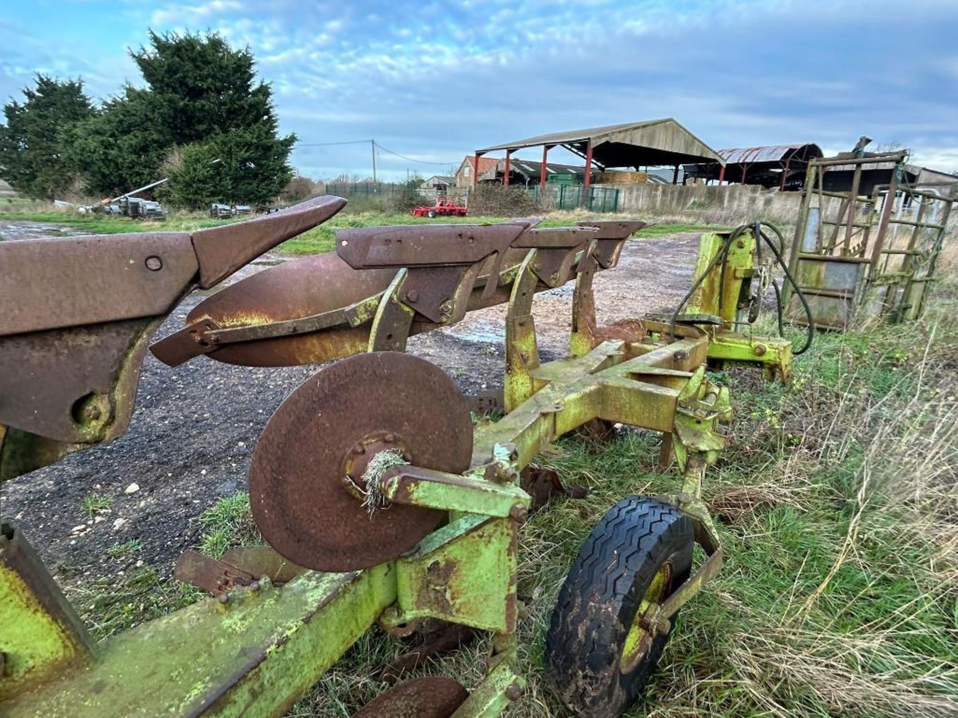 Dowdeswell DP7 4 Furrow Plough - (Lincolnshire) - Image 5 of 7