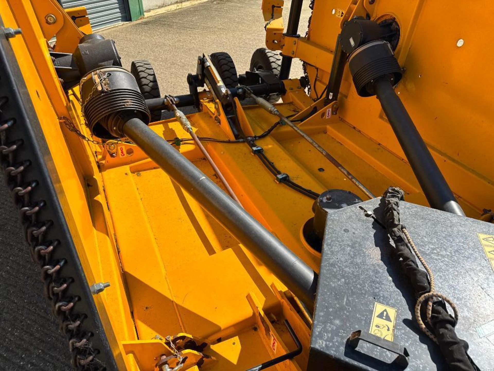 2019 McConnel SR460 4.6m batwing pasture topper, hydraulic folding . Serial No: M1957141 NB: Manual - Image 15 of 18