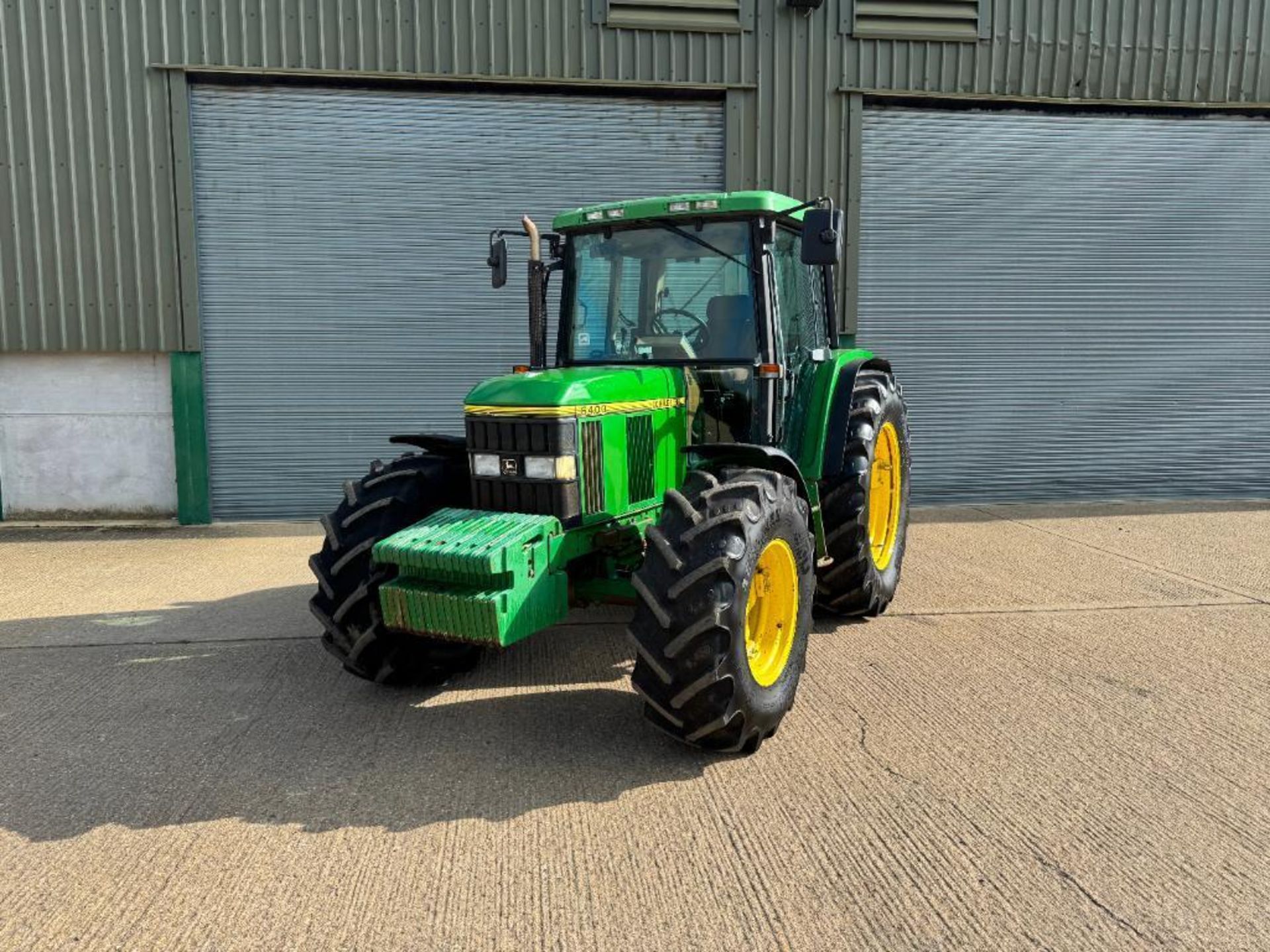 1993 John Deere 6400 40kph PowerQuad 4wd tractor with 2 manual spools, 16No 50kg front wafer weights