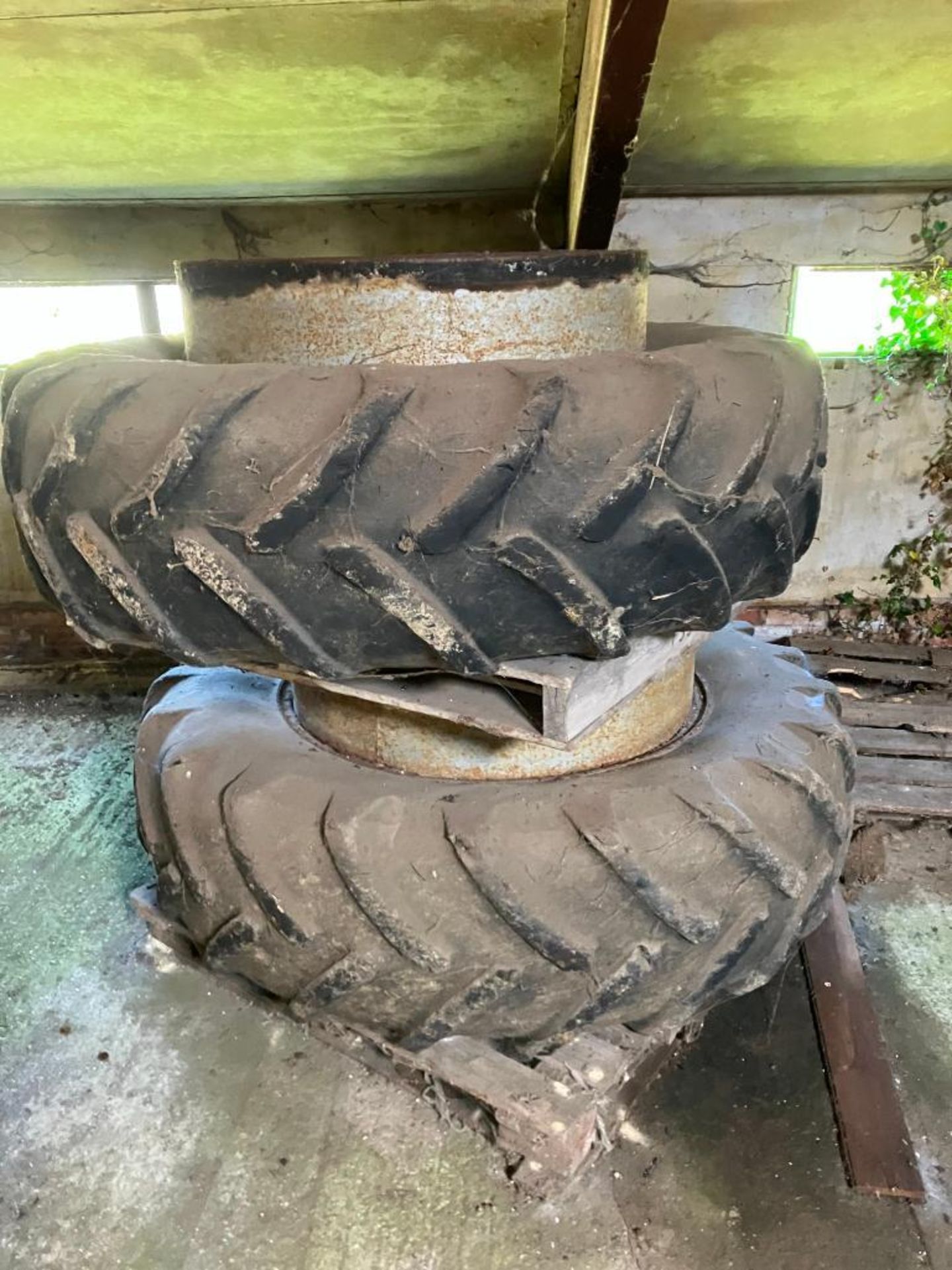 Pair Michelin 18.4R38 dual wheels and tyres