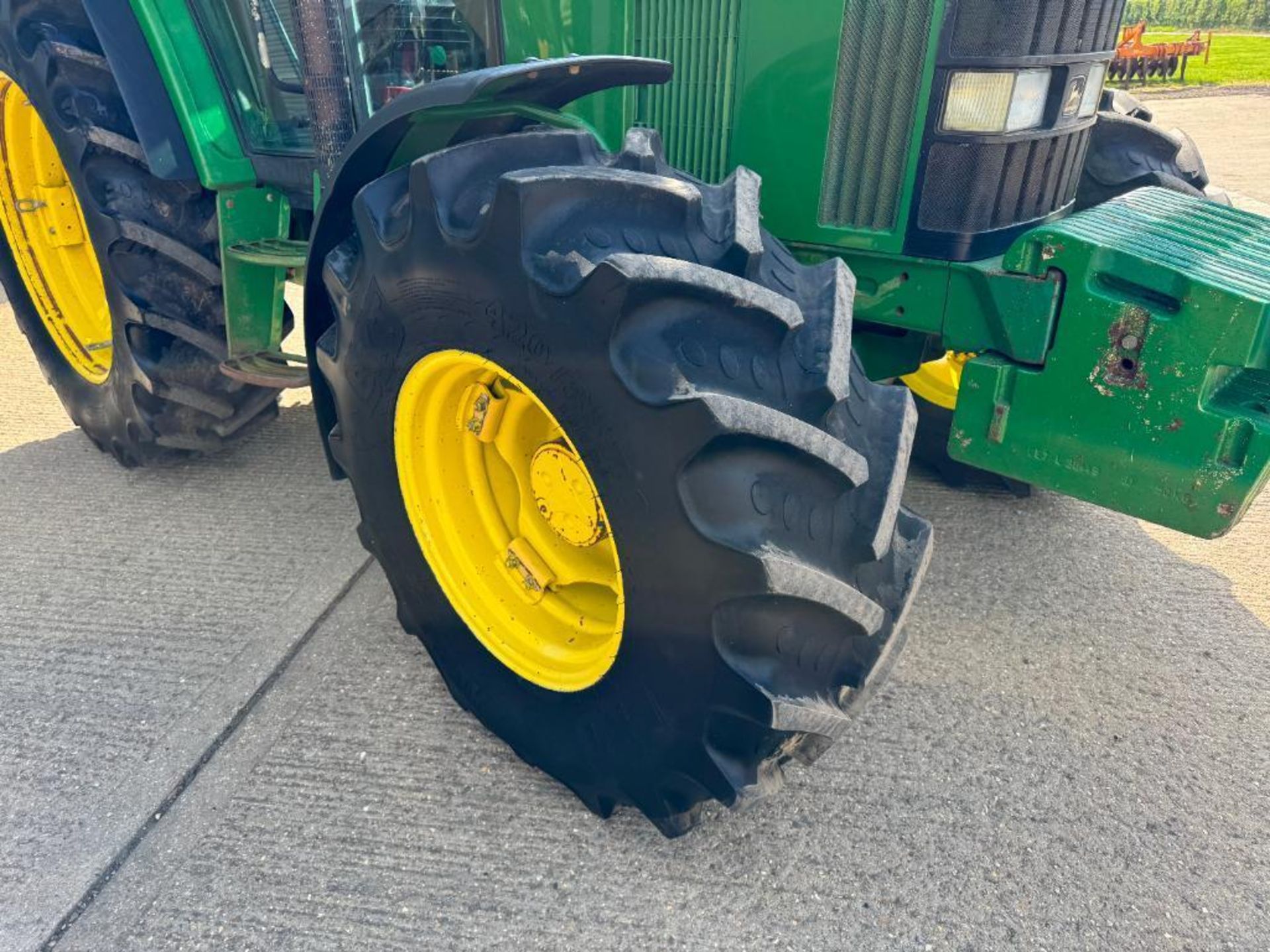 1993 John Deere 6400 40kph PowerQuad 4wd tractor with 2 manual spools, 16No 50kg front wafer weights - Image 12 of 24
