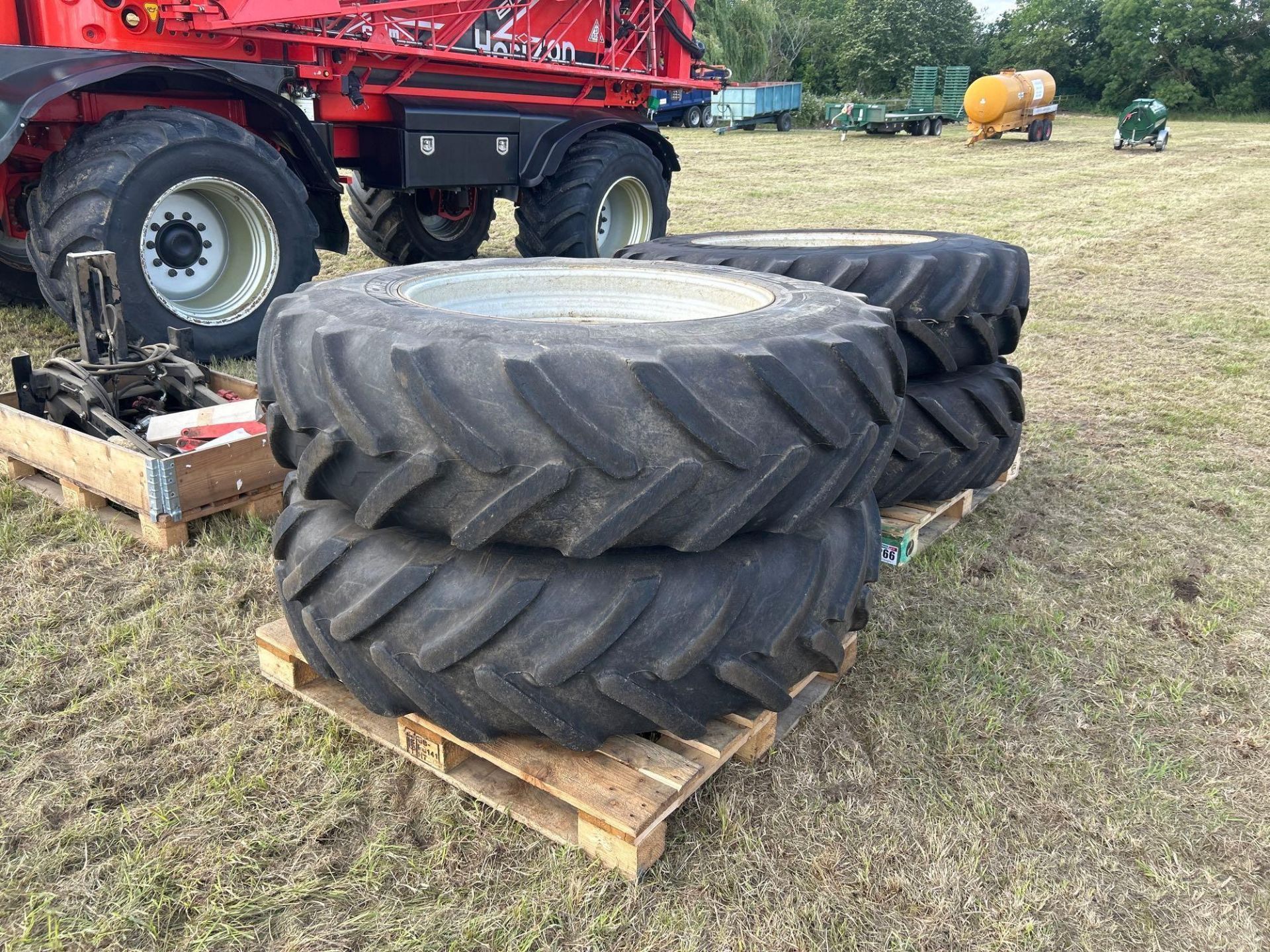 Set Michelin 420/65R34 wheels and tyres to suit Sands sprayer