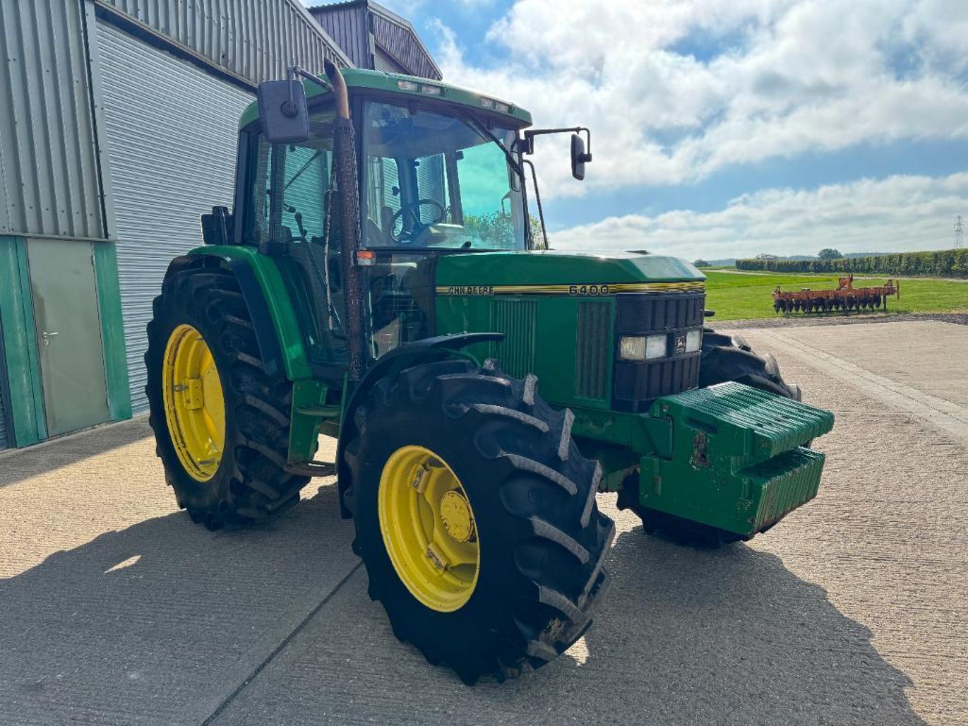 1993 John Deere 6400 40kph PowerQuad 4wd tractor with 2 manual spools, 16No 50kg front wafer weights - Image 6 of 24
