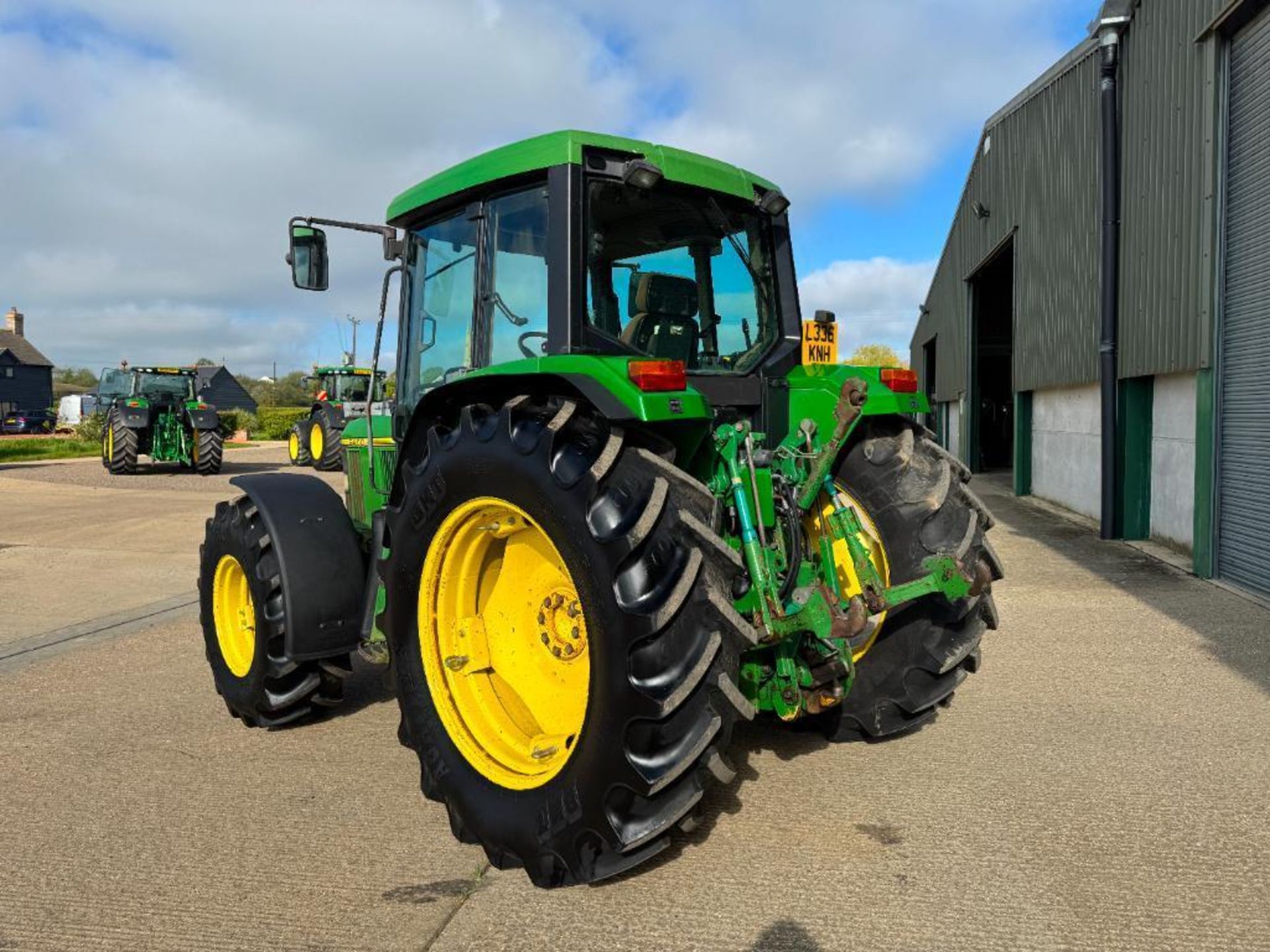 1993 John Deere 6400 40kph PowerQuad 4wd tractor with 2 manual spools, 16No 50kg front wafer weights - Image 9 of 24