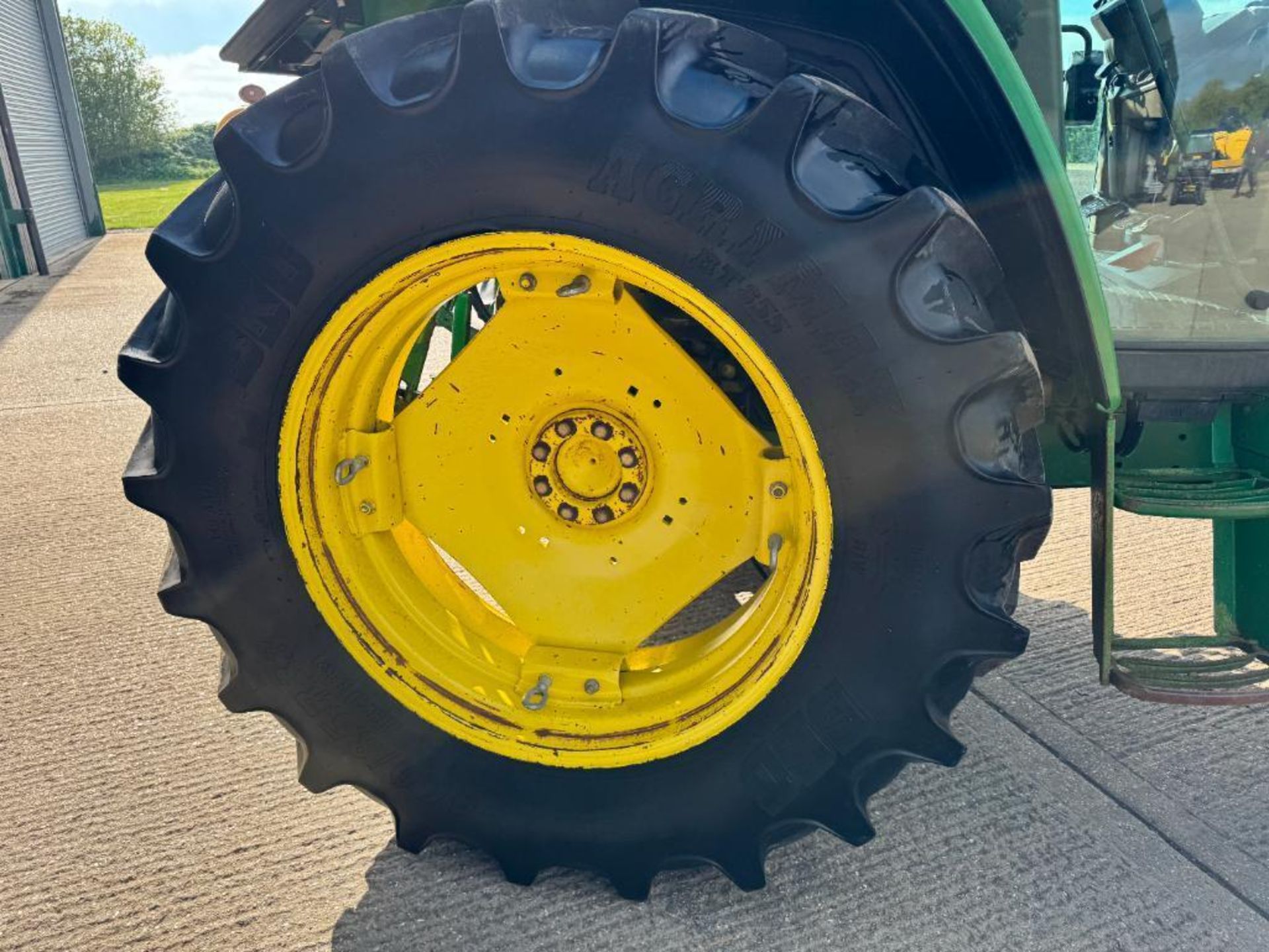 1993 John Deere 6400 40kph PowerQuad 4wd tractor with 2 manual spools, 16No 50kg front wafer weights - Image 13 of 24