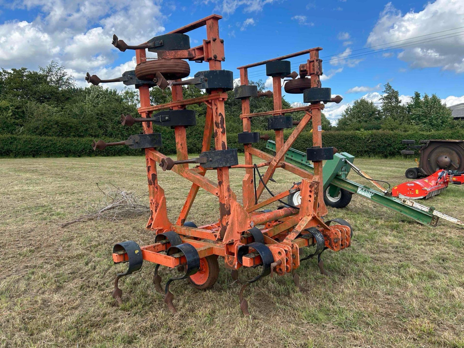 Browns 6m cultivator, hydraulic folding. Serial No: H21928 - Image 2 of 3