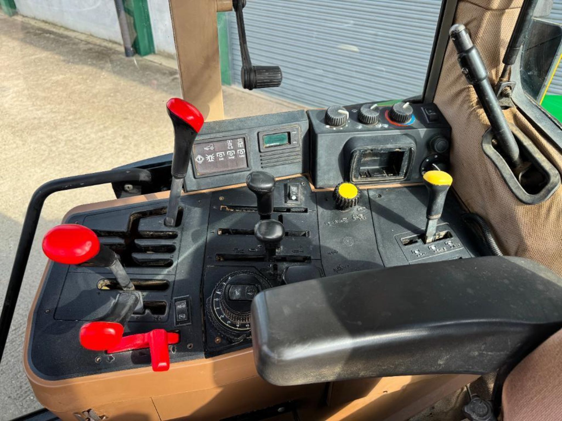 1993 John Deere 6400 40kph PowerQuad 4wd tractor with 2 manual spools, 16No 50kg front wafer weights - Image 20 of 24