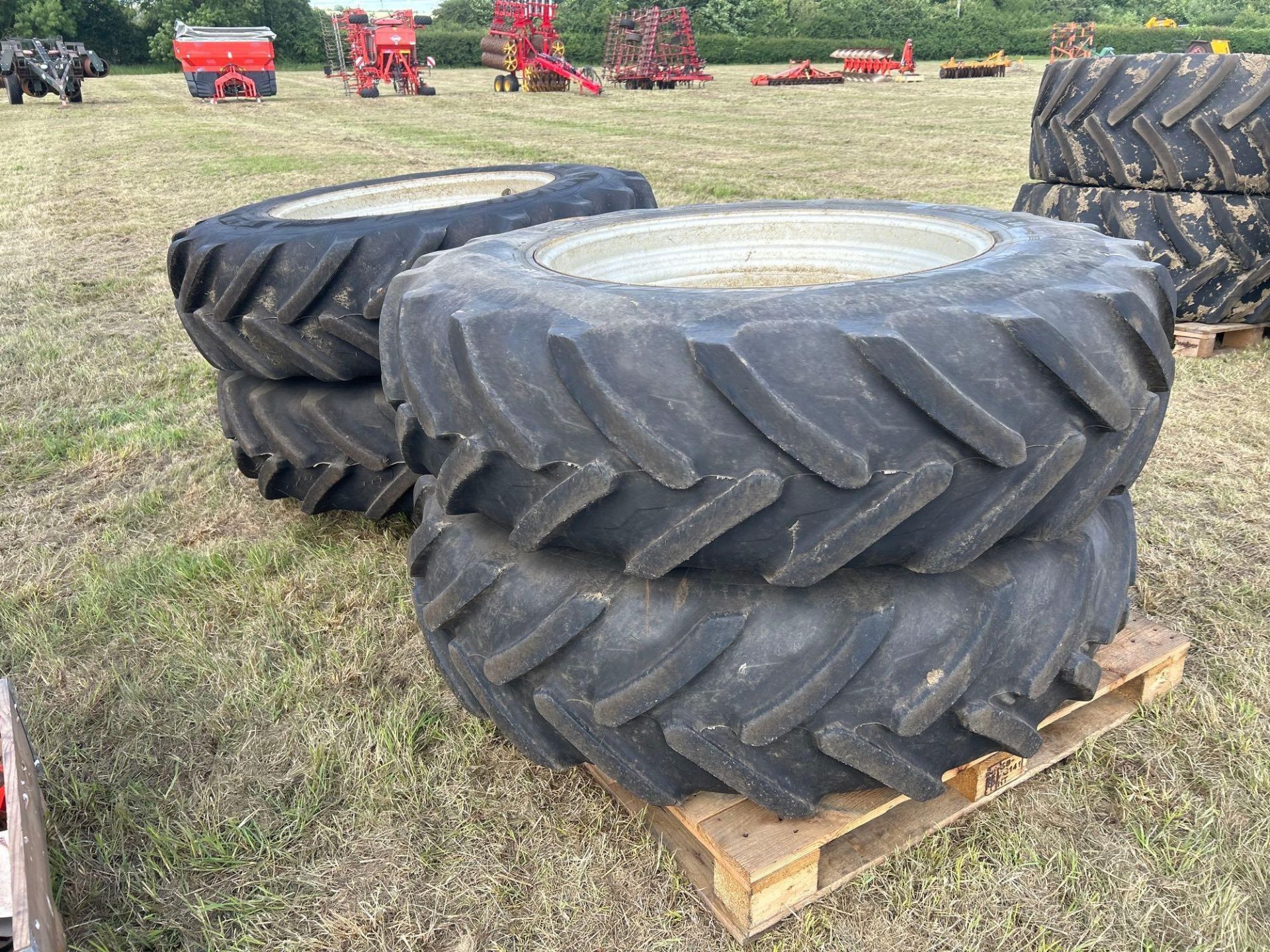 Set Michelin 420/65R34 wheels and tyres to suit Sands sprayer - Image 2 of 4