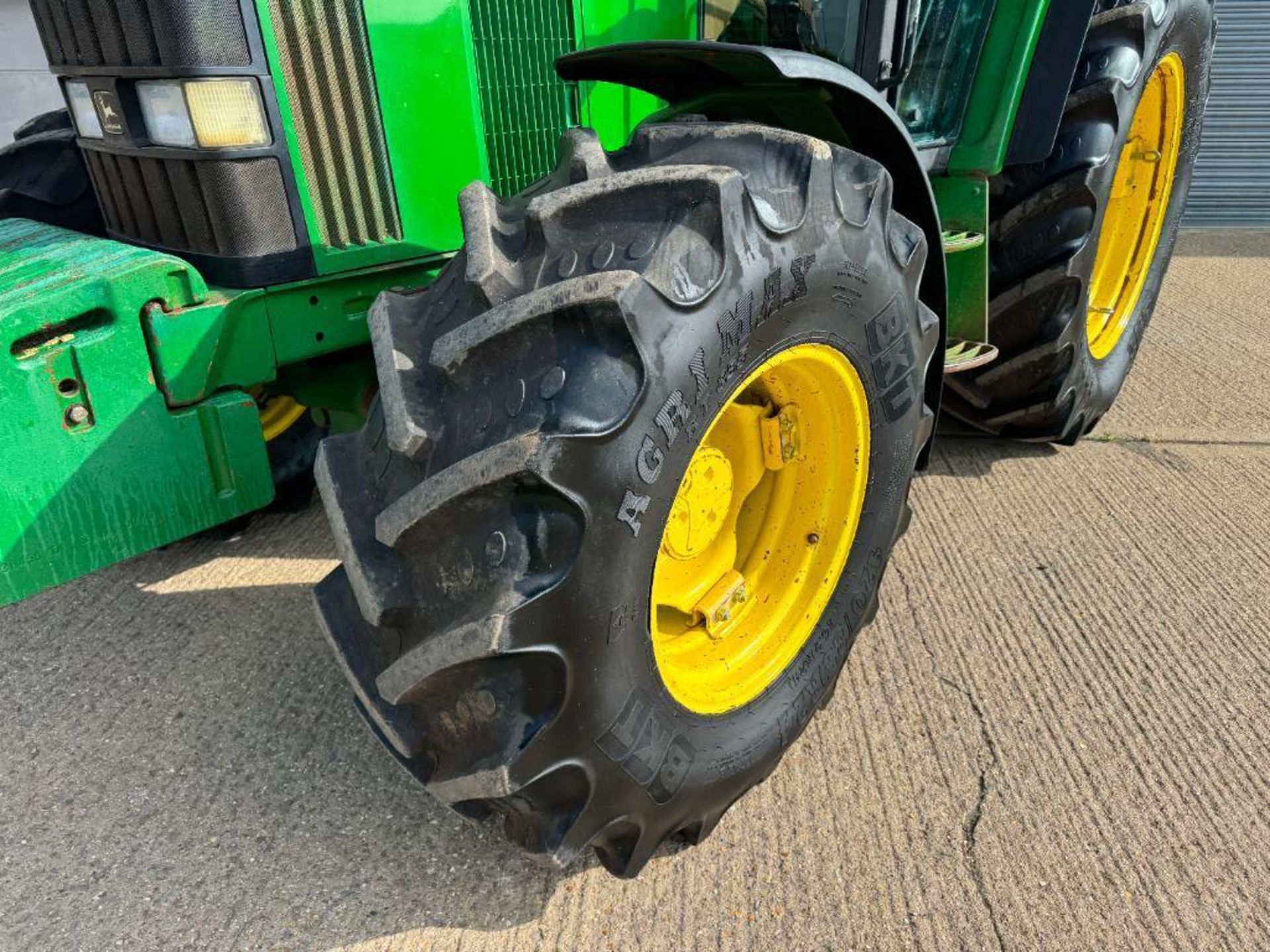 1993 John Deere 6400 40kph PowerQuad 4wd tractor with 2 manual spools, 16No 50kg front wafer weights - Image 10 of 24
