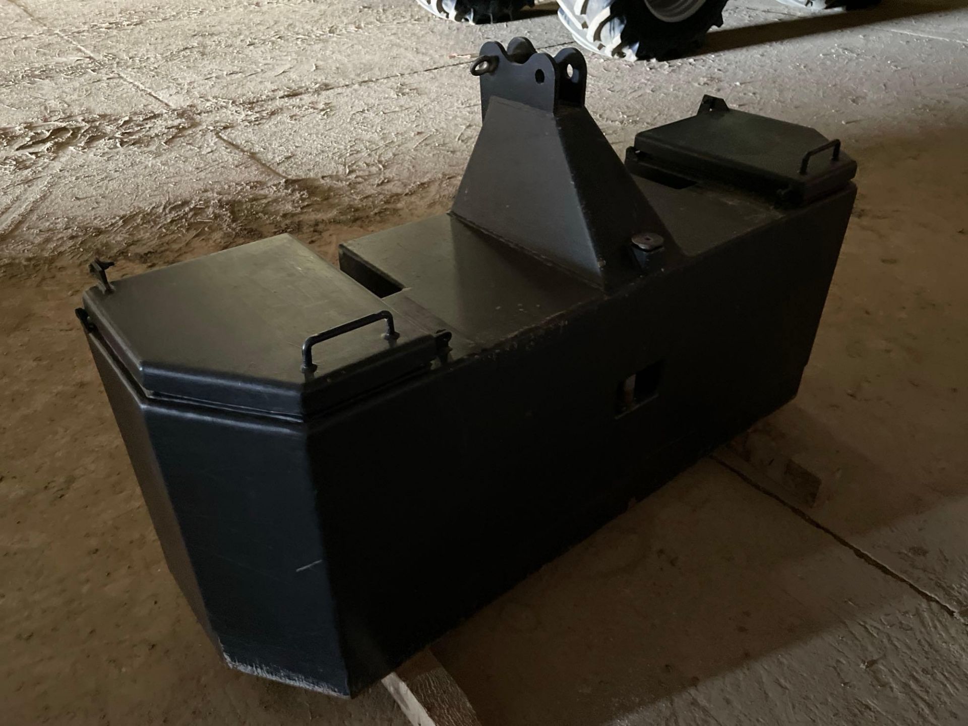 2017 Watkins 2t front weight block. Serial No: 1139 - Image 3 of 6