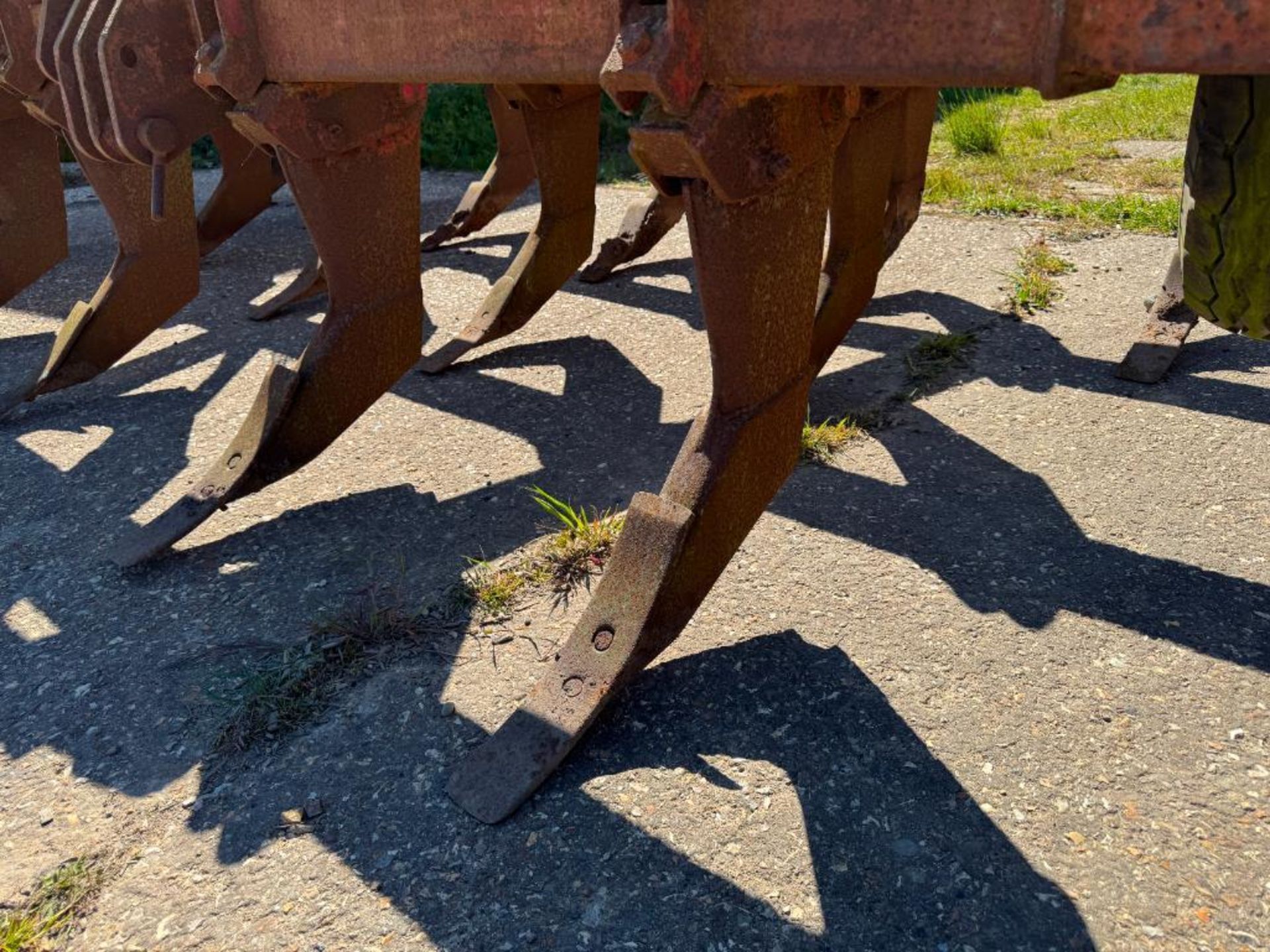 Massey Ferguson Superflow 15 leg 13ft with depth wheels, linkage mounted - Image 6 of 9