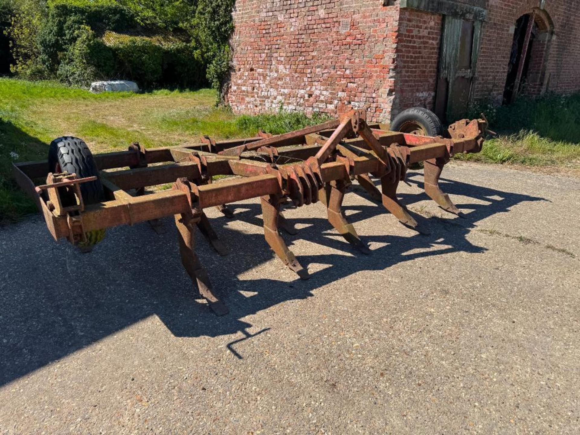 Massey Ferguson Superflow 15 leg 13ft with depth wheels, linkage mounted - Image 3 of 9