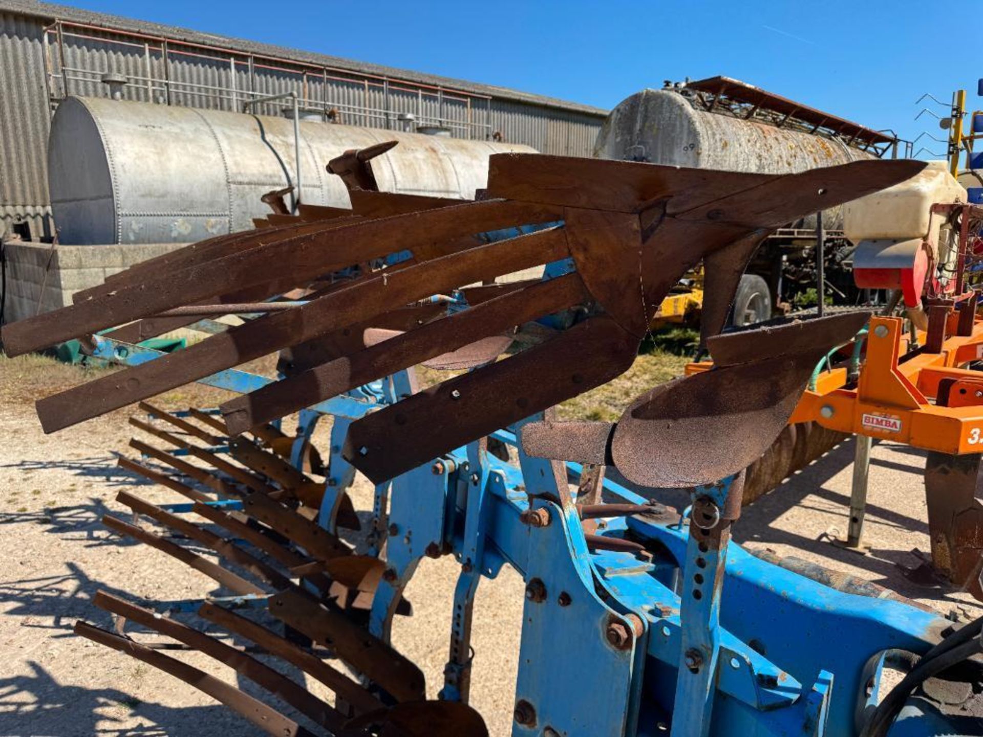 2006 Lemken Europal 8, 5 furrow reversible plough with slatted mouldboards, skimmers and subsoiler p - Image 4 of 10