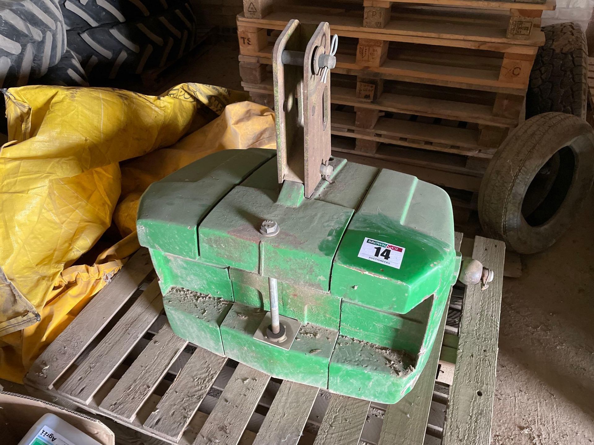 John Deere 900kg front weight block