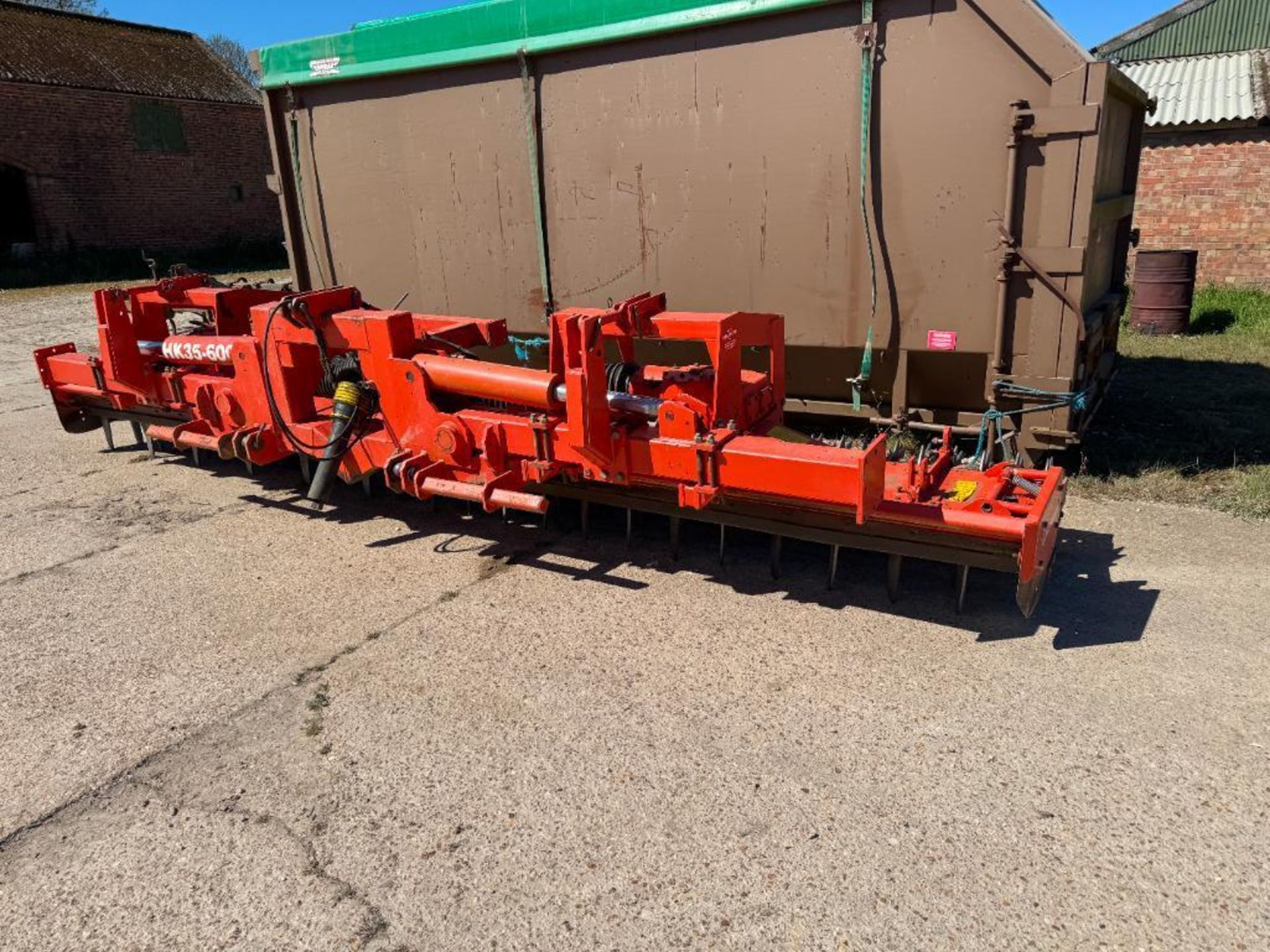 Howard HK35-600 6m power harrow with rear tooth packer, hydraulic folding. Serial No: 17530121/2 - Image 2 of 9