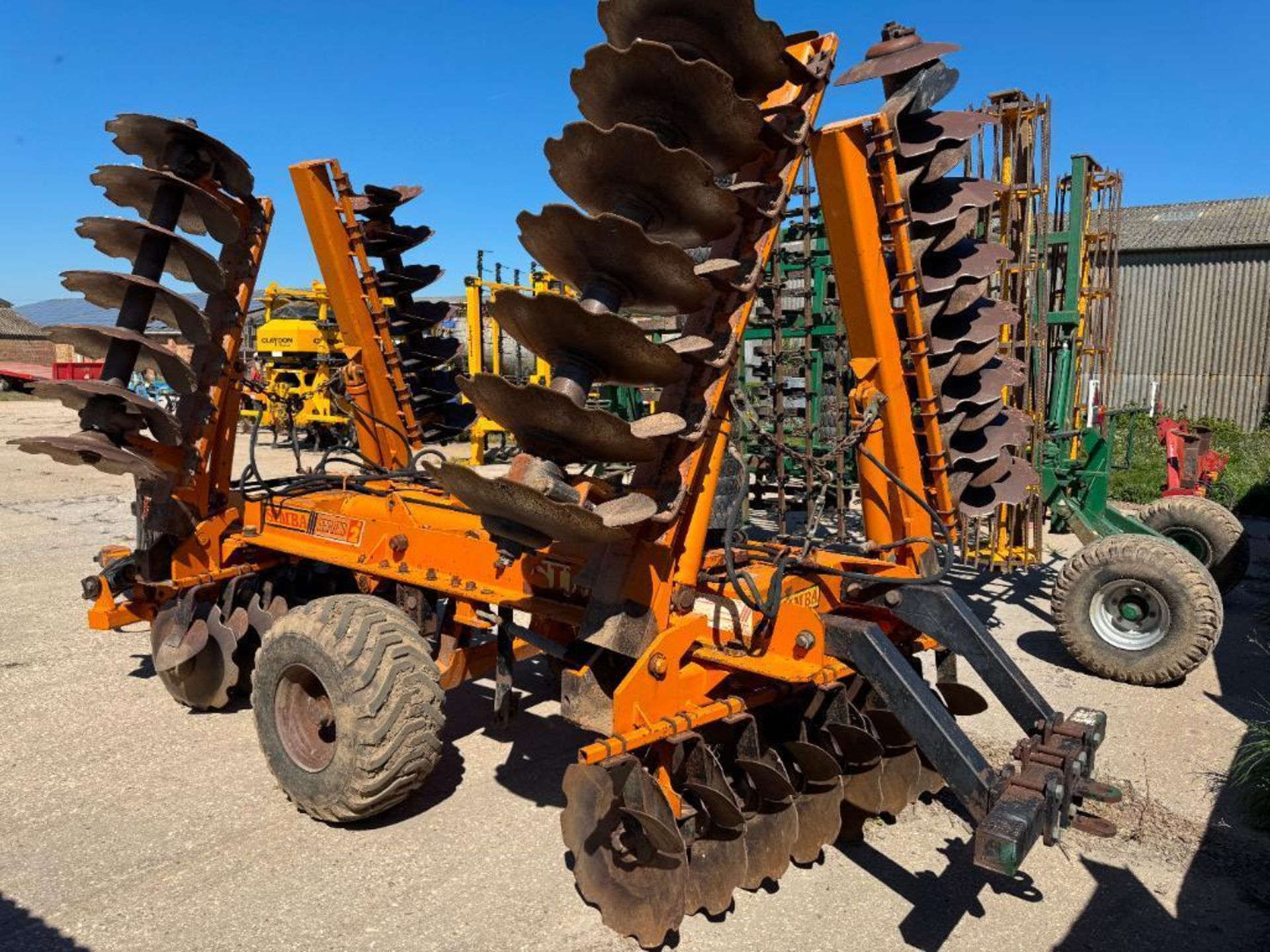 1992 Simba Series 2b 5m hydraulic folding discs with rear drawbar. Model No: ODH/2B/43/FD. Serial No - Image 8 of 11