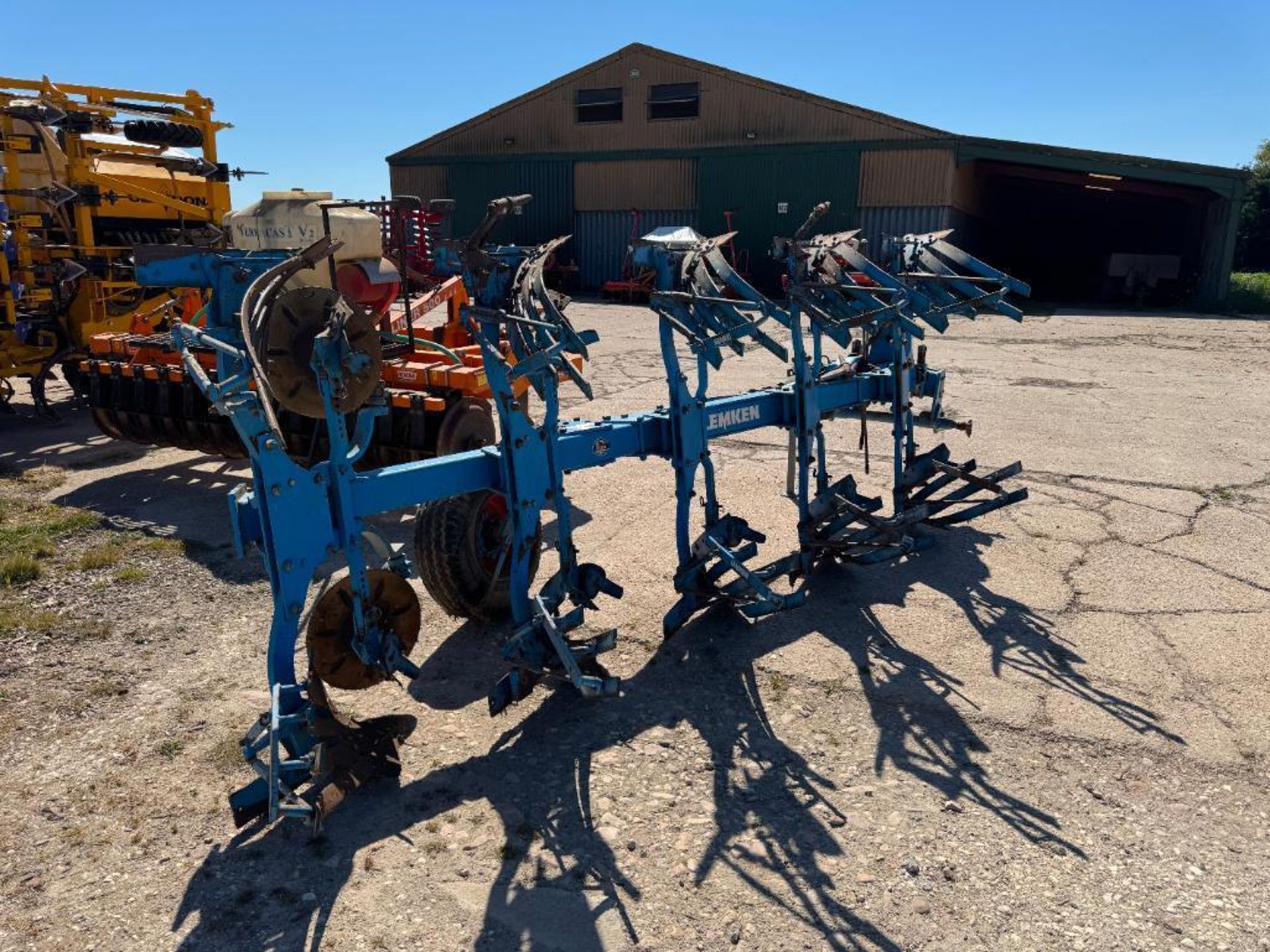 2006 Lemken Europal 8, 5 furrow reversible plough with slatted mouldboards, skimmers and subsoiler p - Image 6 of 10