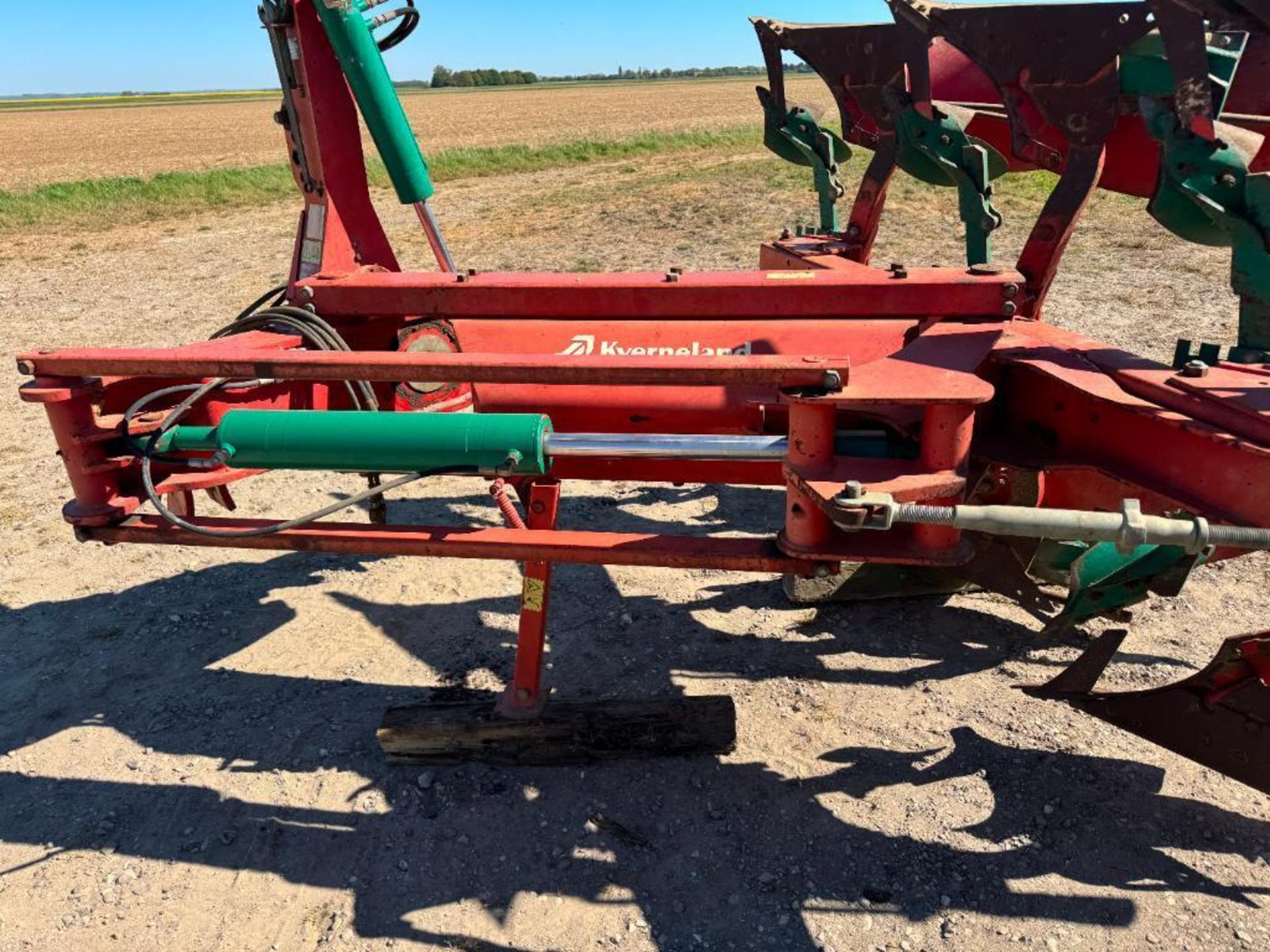 Kverneland LO85/300/28 7 furrow on-land reversible plough with skimmers and subsoiler points. Serial - Image 8 of 12