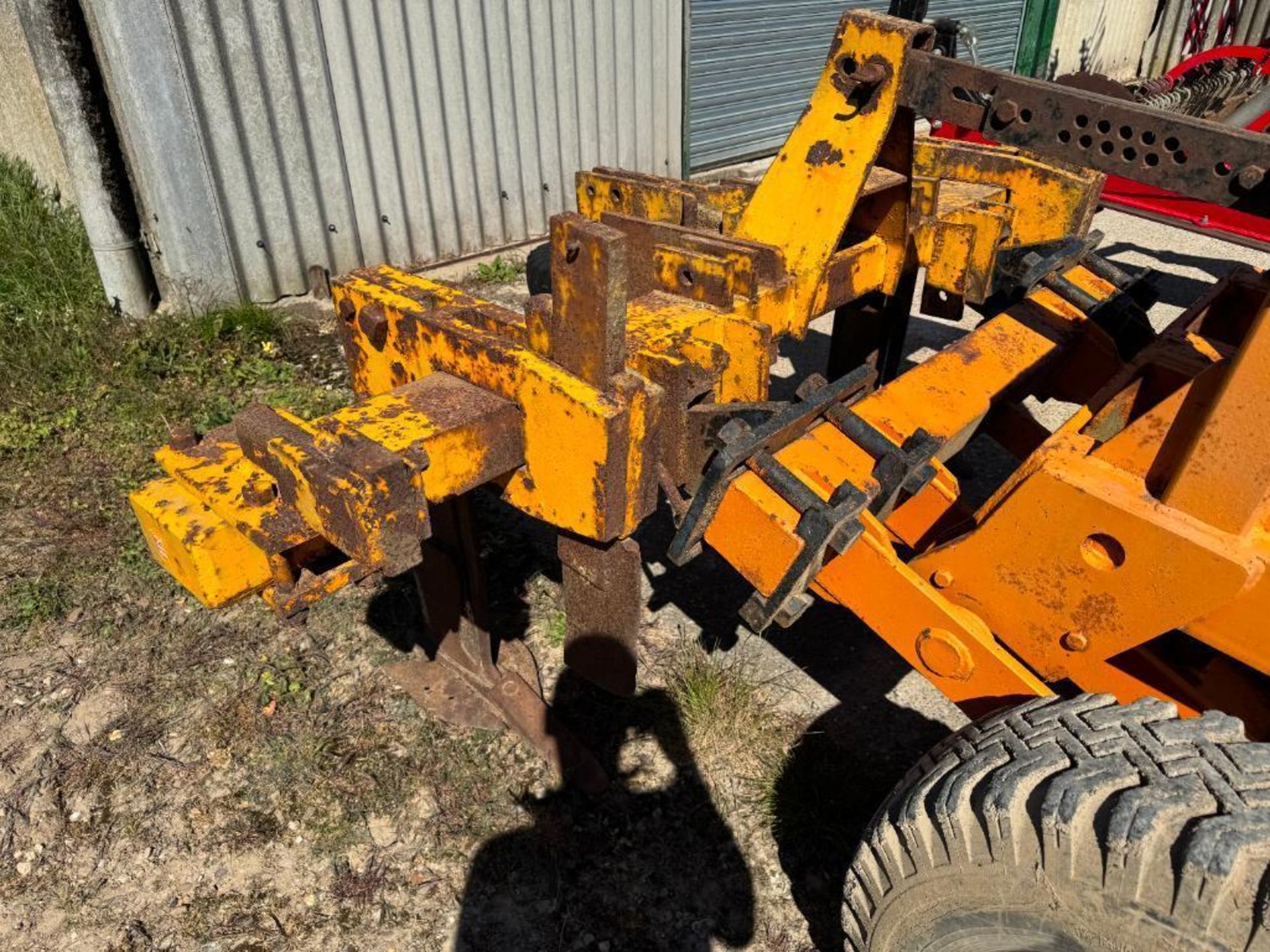 Simba trailed toolbar with twin leg subsoiler, hydraulic operated. - Image 5 of 7