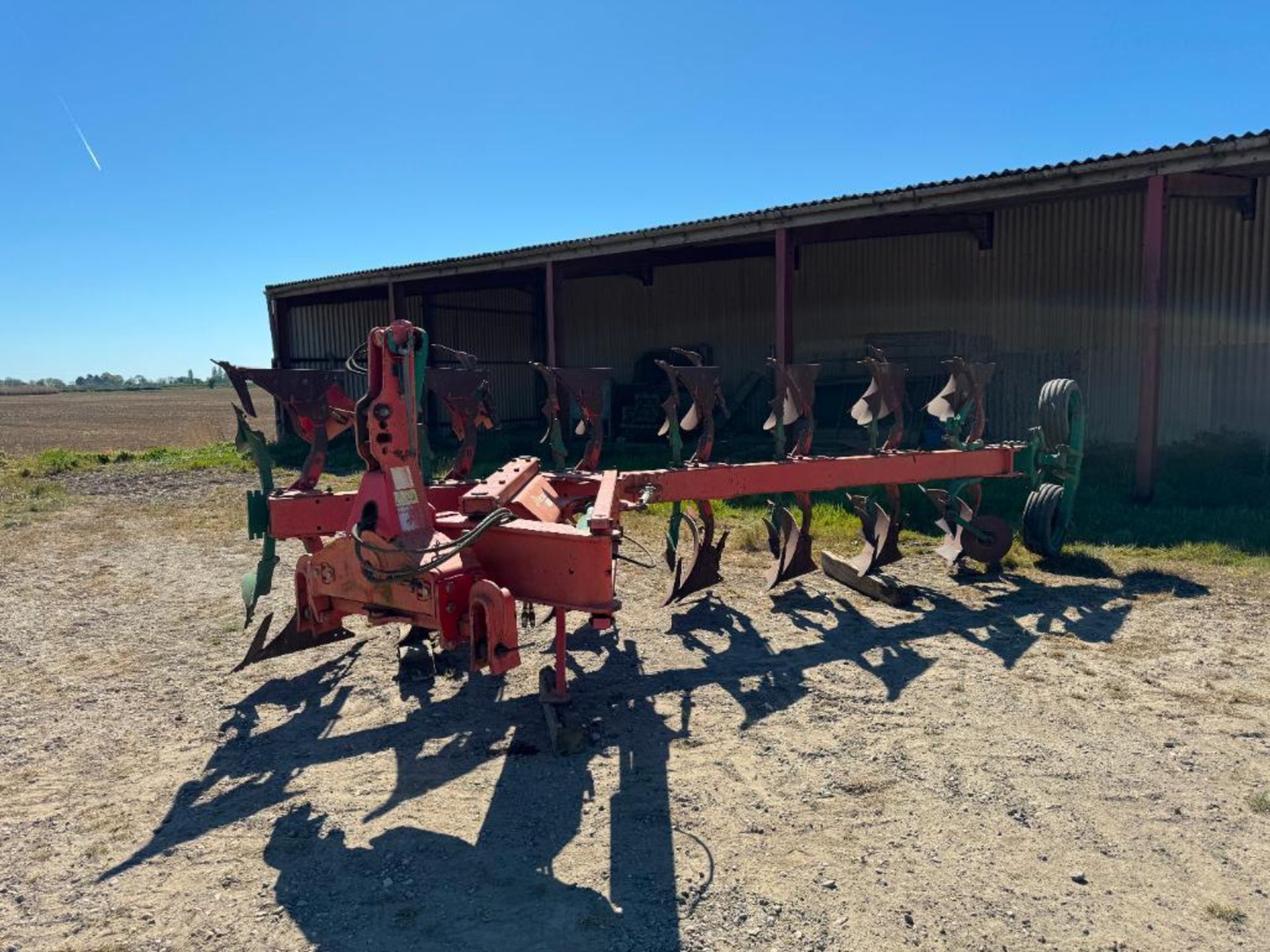 Kverneland LO85/300/28 7 furrow on-land reversible plough with skimmers and subsoiler points. Serial - Image 2 of 12