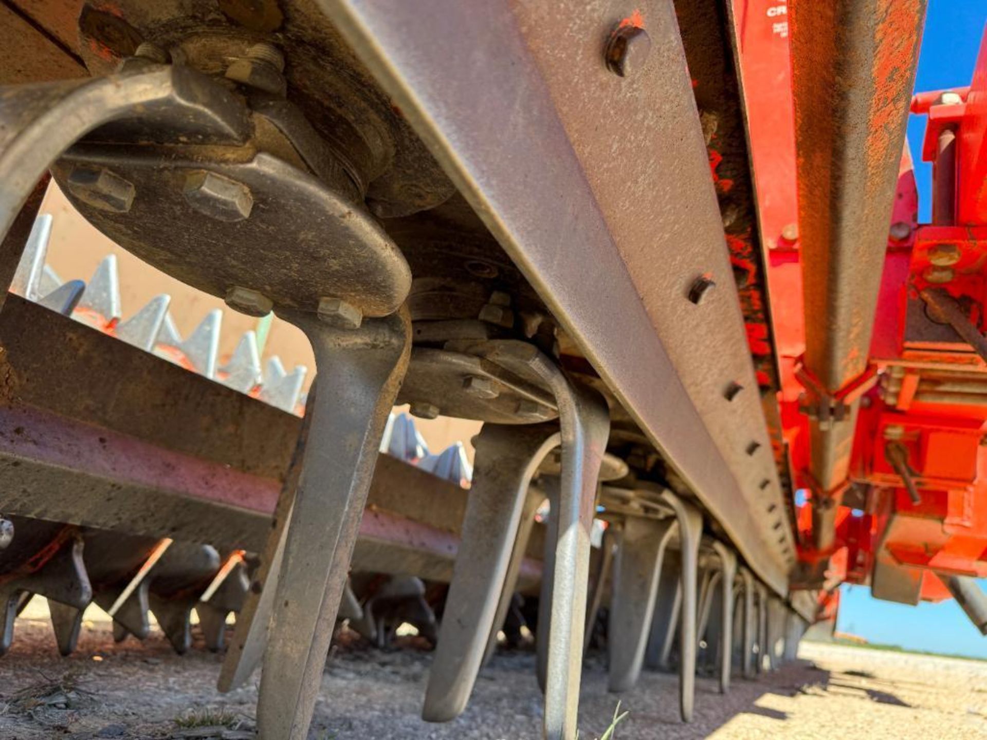 Howard HK35-600 6m power harrow with rear tooth packer, hydraulic folding. Serial No: 17530121/2 - Image 7 of 9